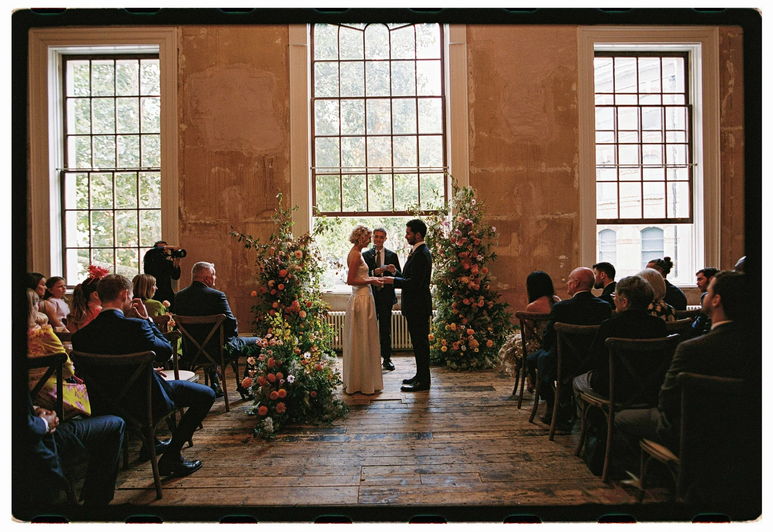 162041-The Curries-40-RROld Sessions House Wedding London.jpg