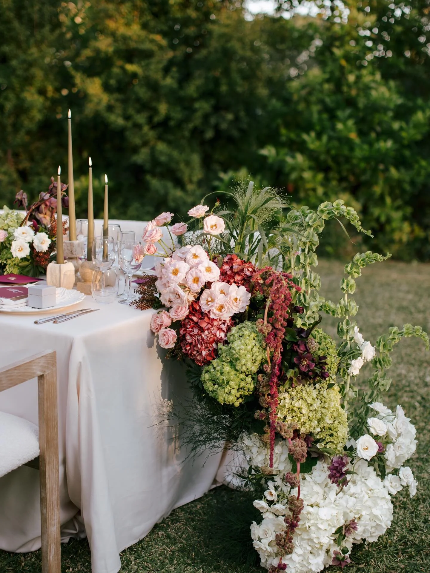 A very special intimate celebration of love and debates over who was the &ldquo;lucky one&rdquo; - we all knew it was mutual. R&amp;P surrounded by friends at the most beautiful, private hideaway at the Grand Hotel du Cap-Ferrat.

@wanderlustwedding
