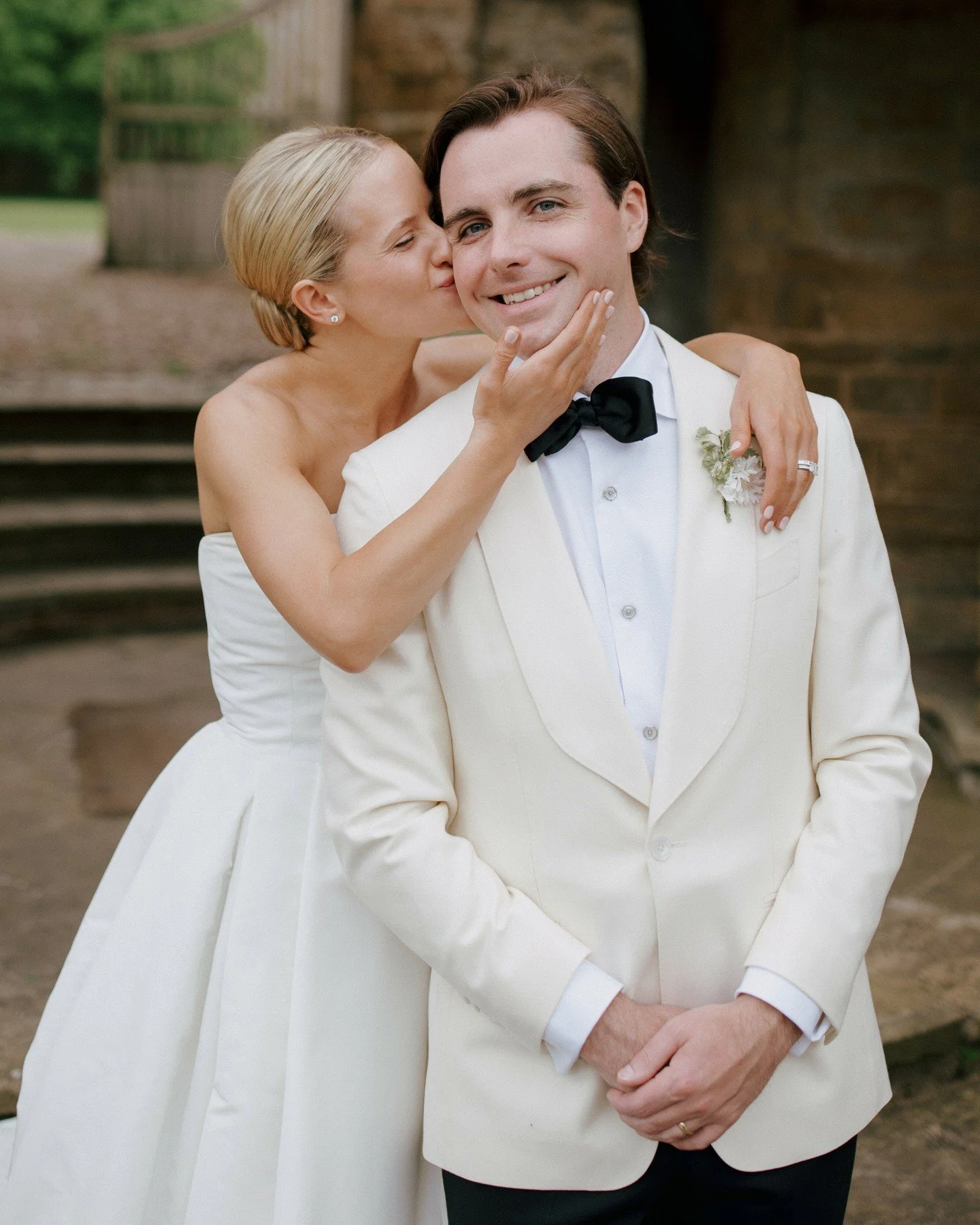 From New York to  Ashby St Ledgers - Sydney &amp; Conor married at the Manor House.

A wonderful team led by @events_withgrace
Film by @mossweddingfilms
Venue @ashbymanorhouse