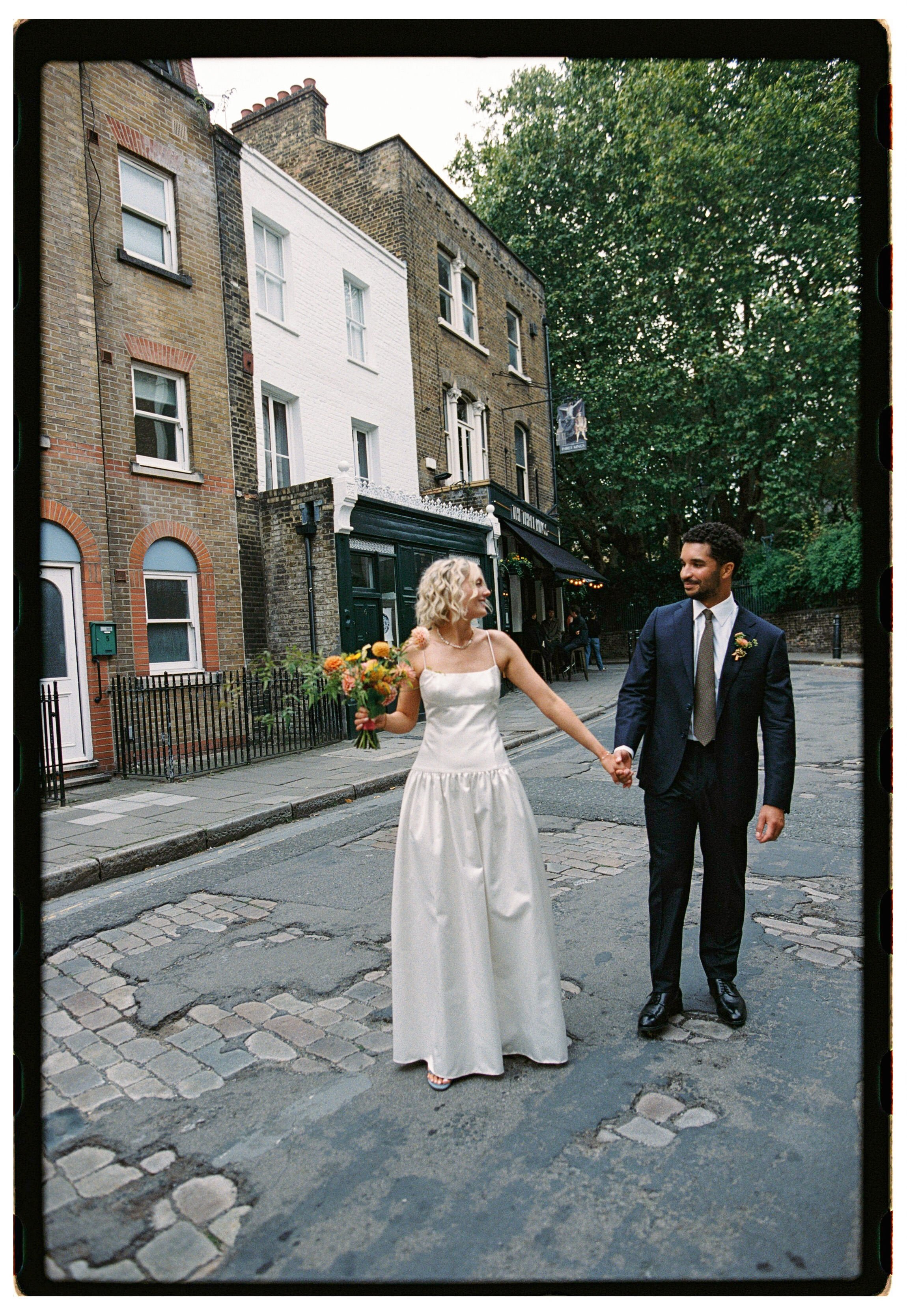 162043-The Curries-49-RROld Sessions House Wedding London.jpg