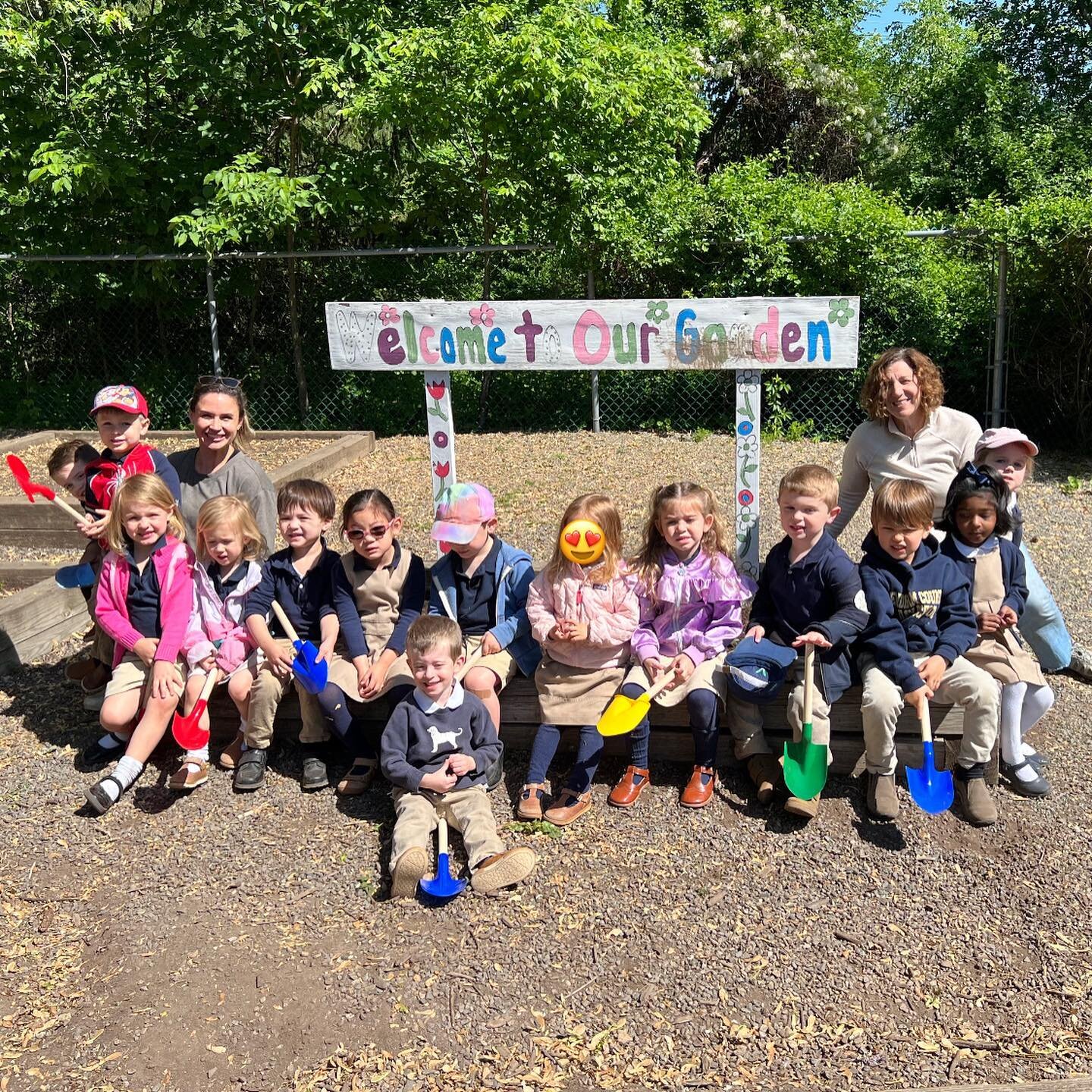 Welcome to Our Garden 🌸 Our PreK-3 and Early Kindergarten classes learned about pollinators and planted flowers and vegetables in the school garden 🪴 Thank you to our amazing volunteers for helping to make today awesome!