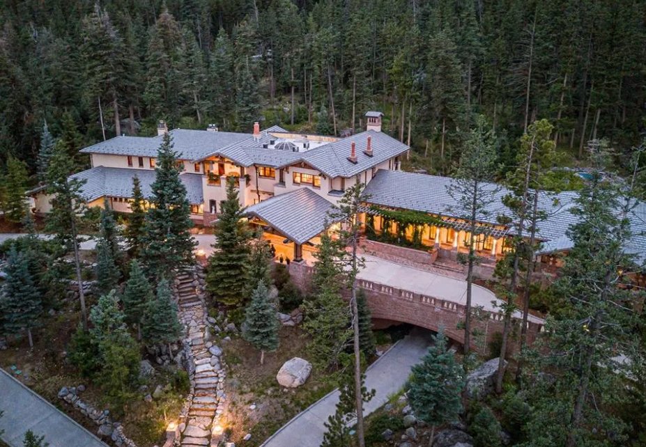 Local Real Estate & Beyond: Homes With Perfect Holiday Settings