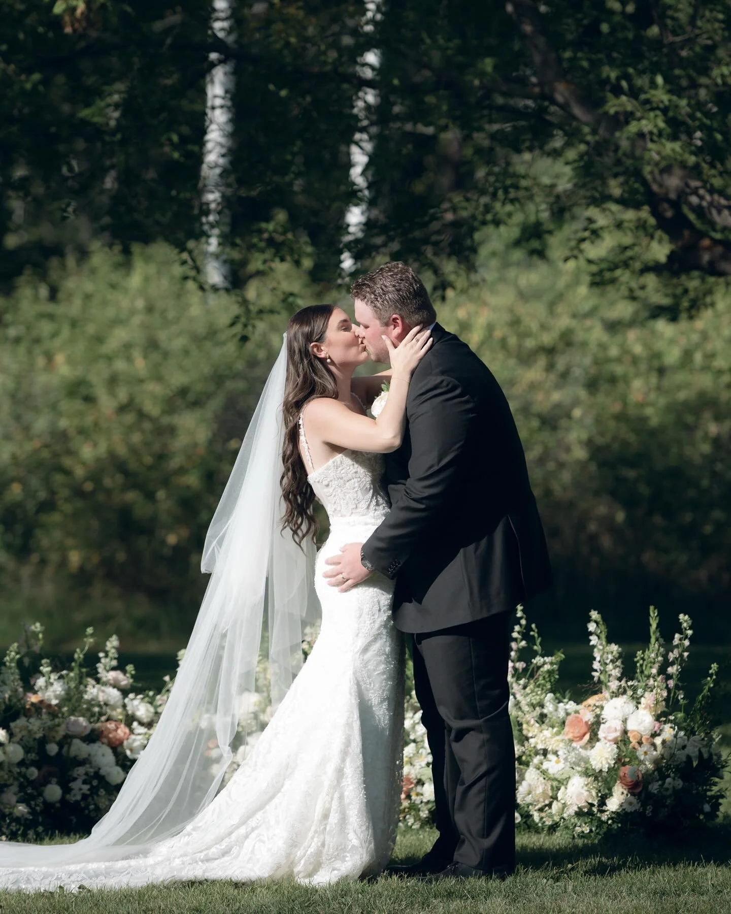 It&rsquo;s always such a gift to travel for wedding days&mdash;and this one was pure magic.

For Brody, it was home, and for Courtney &amp; Brody, the day was everything they had dreamed of.

From the girls getting ready in a lakefront cabin overlook