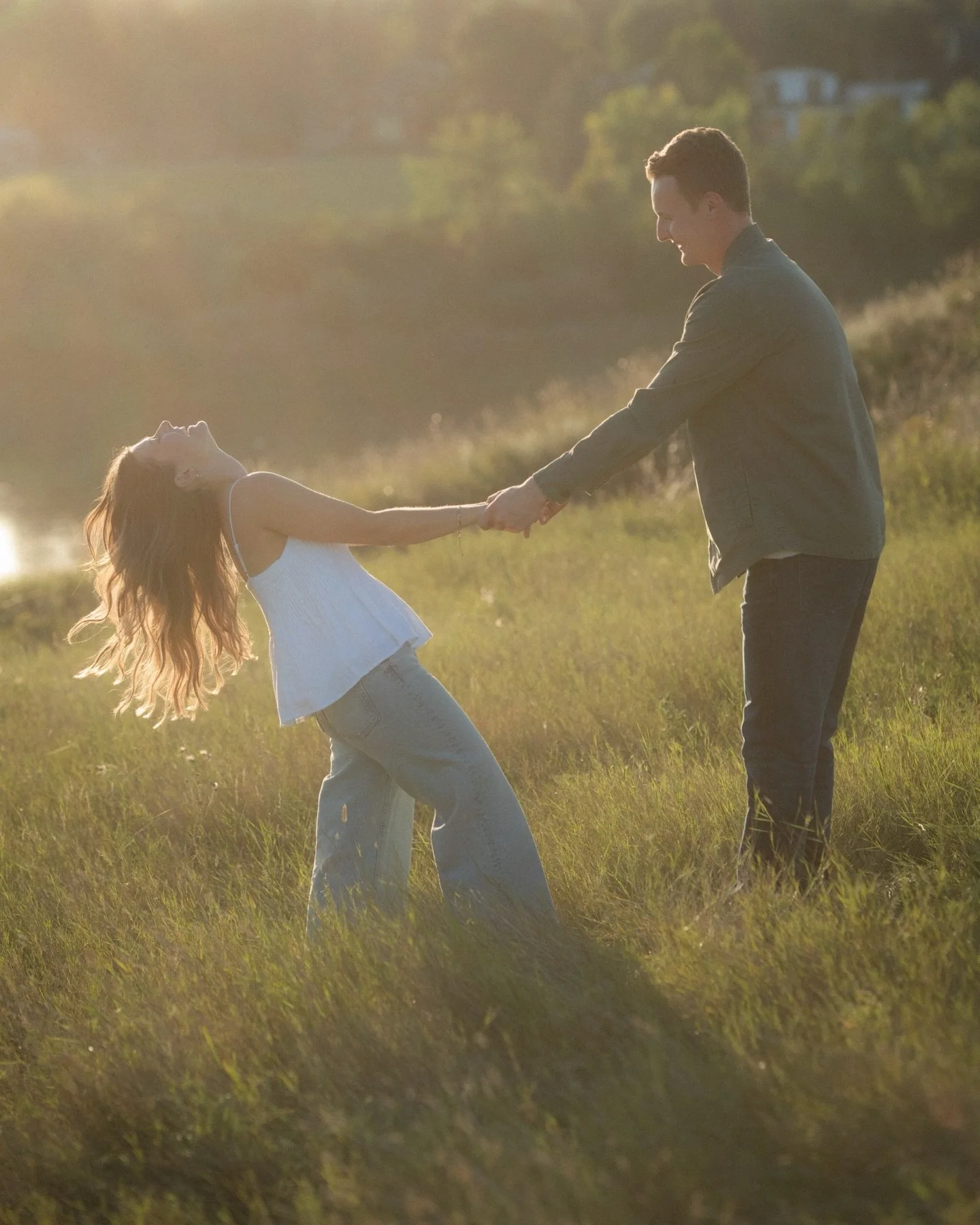 So ready for summertime, warm weather and golden hour sessions 🌞