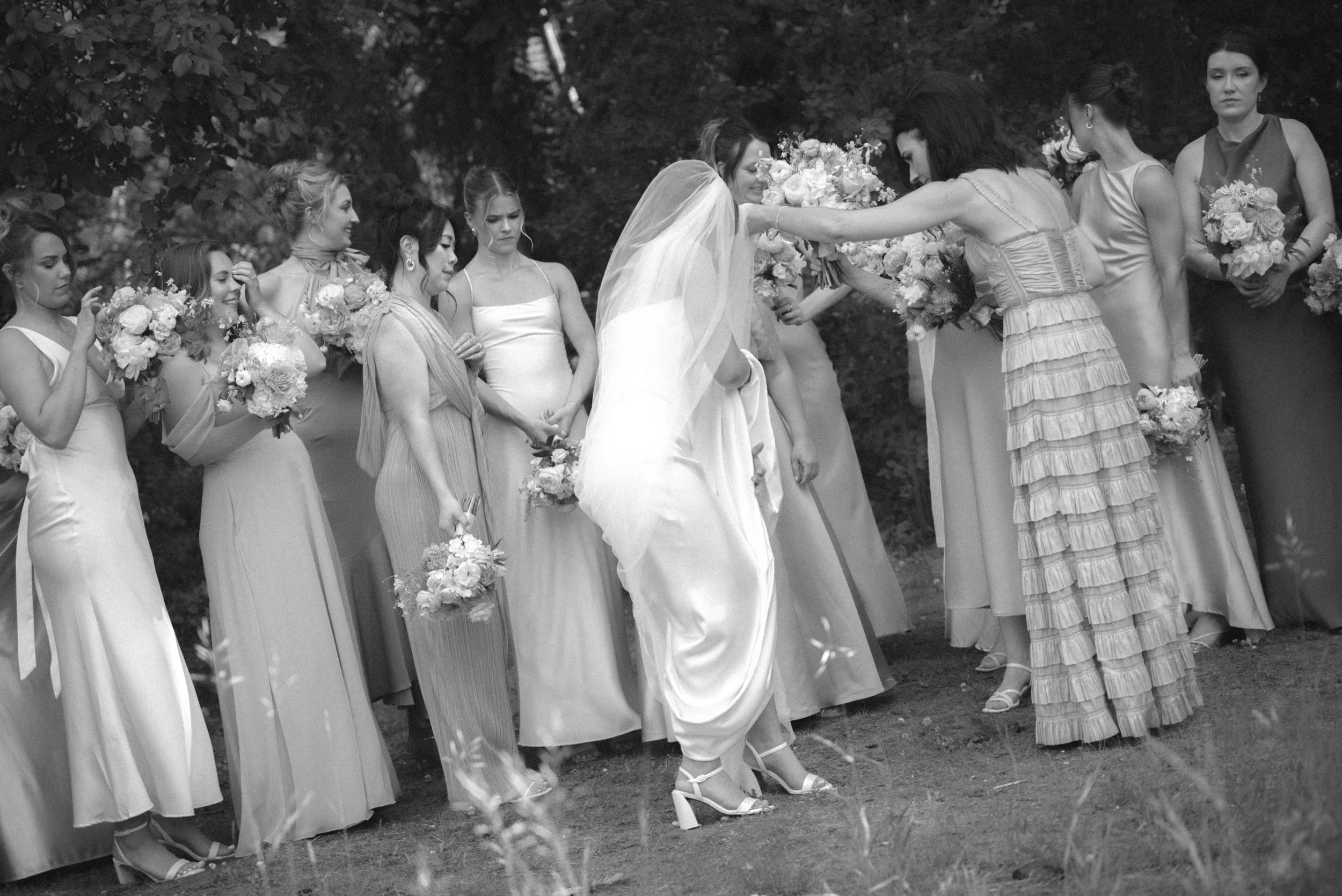 What Makes a Wedding Gallery Feel Like a Story (Not Just a Collection of Photos)
