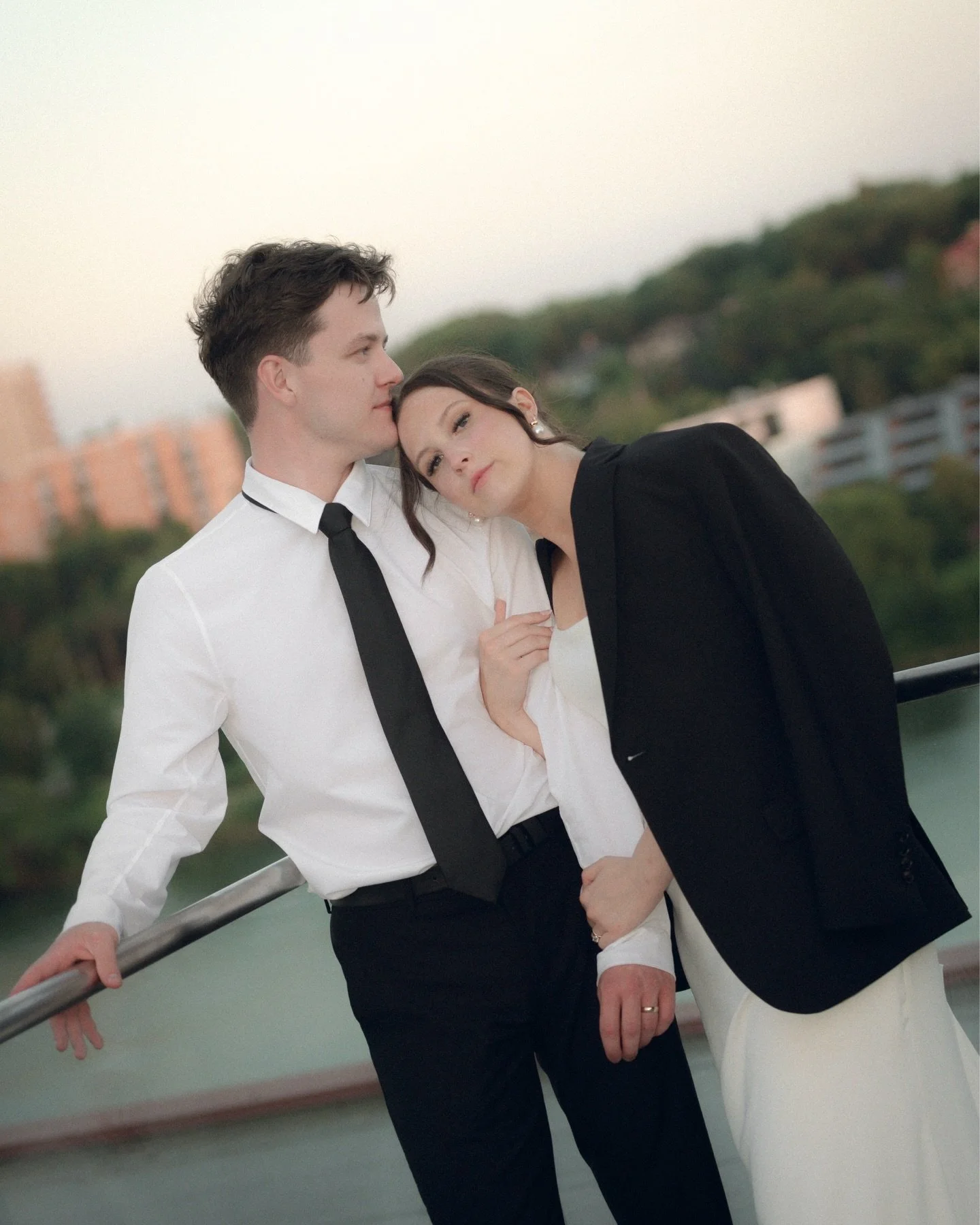 Some weddings stay with you because of the details&hellip; Others stay with you because of how they felt.

Alexis and Andrew chose a day that felt wonderfully uncomplicated. 50 of their favourite people. An outdoor ceremony. An evening at the art gal