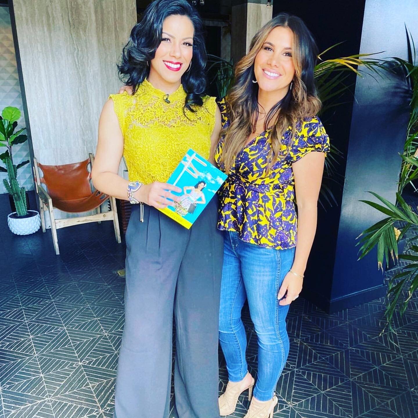 Empowered women empower women
💥👊🏼💥❤️💥🙏🏼💥 
Got to spend the day w/ @vanessacoppes, and let me tell you I am in awe! 
She put everything on the line, bought a magazine she worked for&hellip; and with each issue of @bellamag.co she&rsquo;s tryin