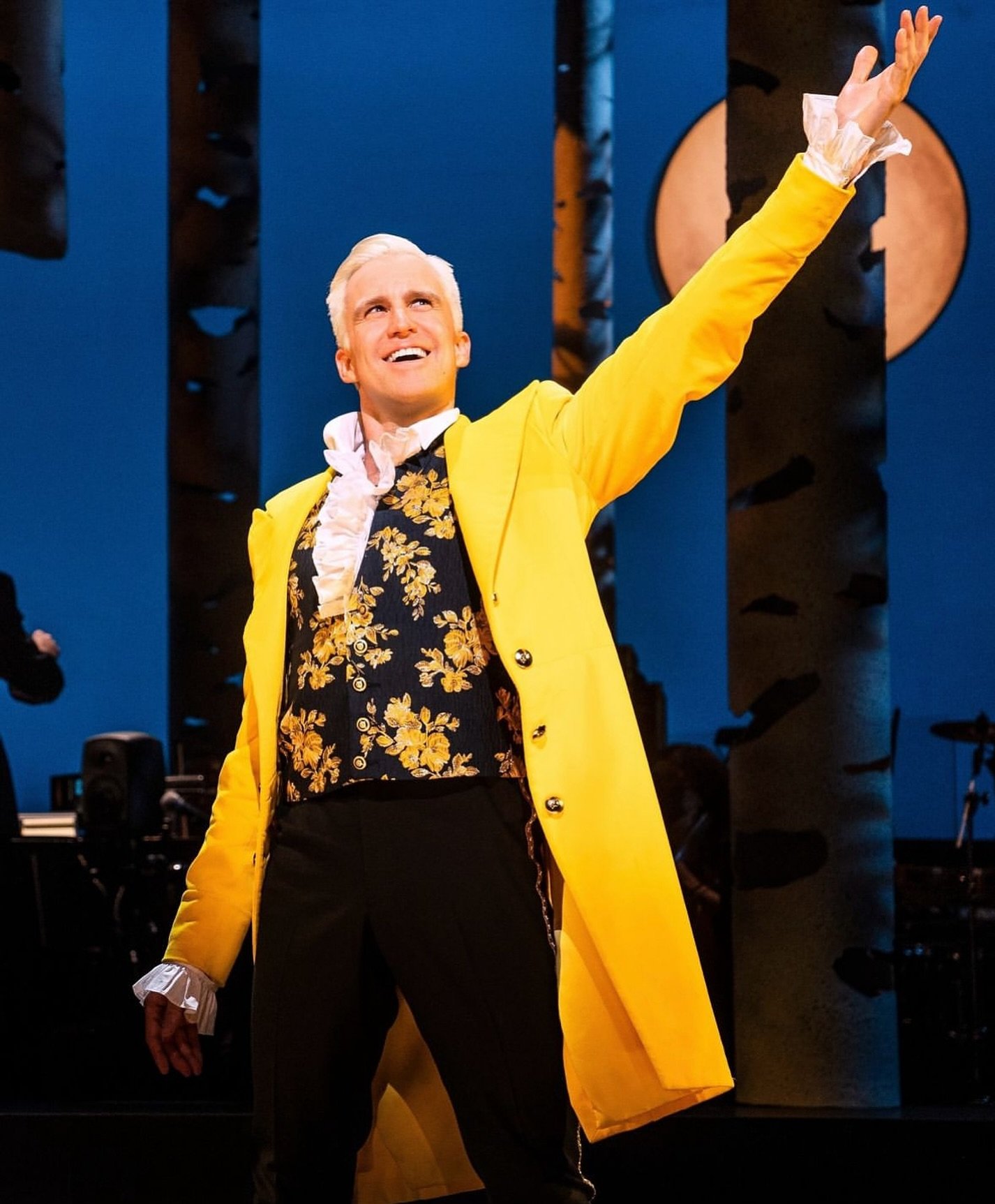 We mourn the devastating loss of Tony-award winner Gavin Creel @realgavincreel, actor, singer and songwriter, an extraordinary musical theatre talent that was taken from us far too soon at age 48 after battling an aggressive cancer. We send πOceans