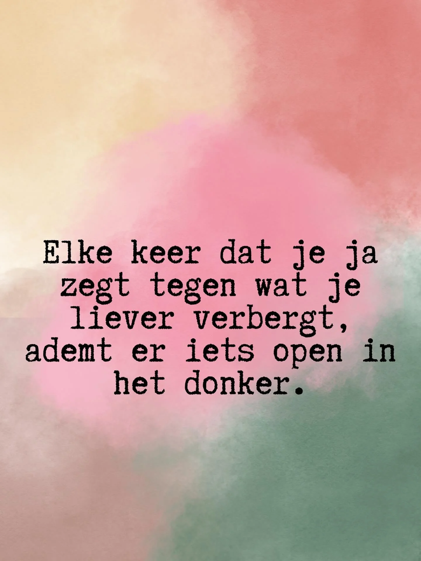 Innerlijk verzet

Als het collectief een uiting is van wat er in mensen speelt, dan laat de wereld nu zien hoeveel verzet er nog in ons leeft.
En misschien is d&aacute;t waarom het zo donker voelt. Niet alleen door wat er gebeurt,
maar door wat we va