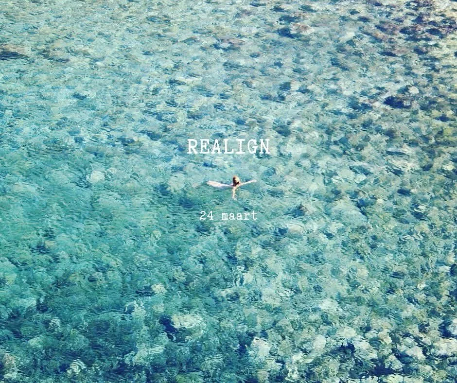 Op 24 maart start REALIGN.

Drie maanden.
Een groep van tien.

Recht zetten wat scheef staat.

Het is tijd om jezelf terug uit te lijnen. 

Je gaat kiezen. 

Niet langer zo keurig of correct. 
Maar juist naar wat je levendig maakt.

Wil je stoppen me