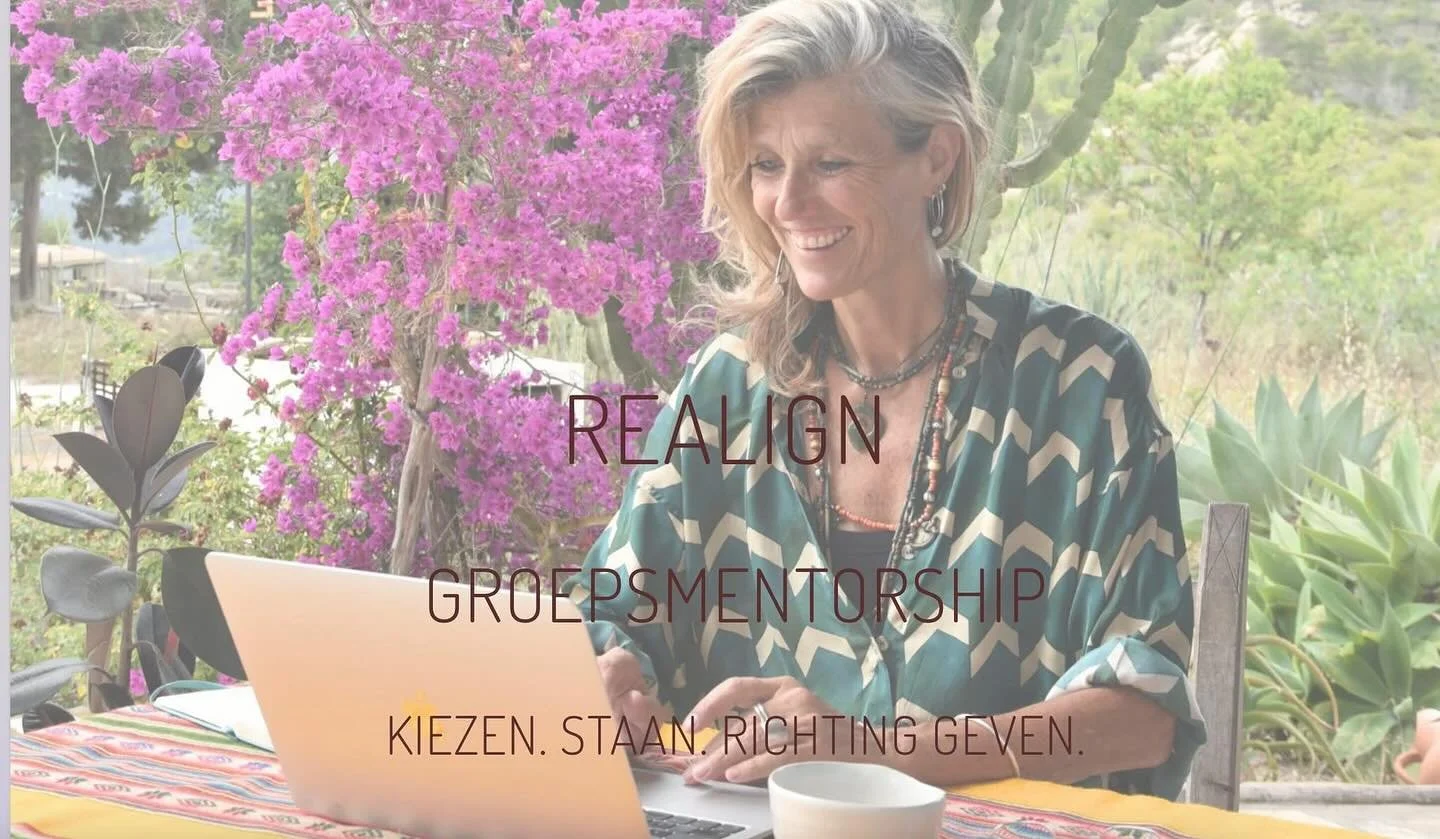 In beweging komen. 

Niet eindeloos analyseren,
maar inhaken op het moment waarop iets in jou zegt:

nu ga ik het anders doen. 

Dat is REALIGN, een programma van drie maanden waarin je weer gaat kiezen en in beweging komt. 

En dat in beweging komen