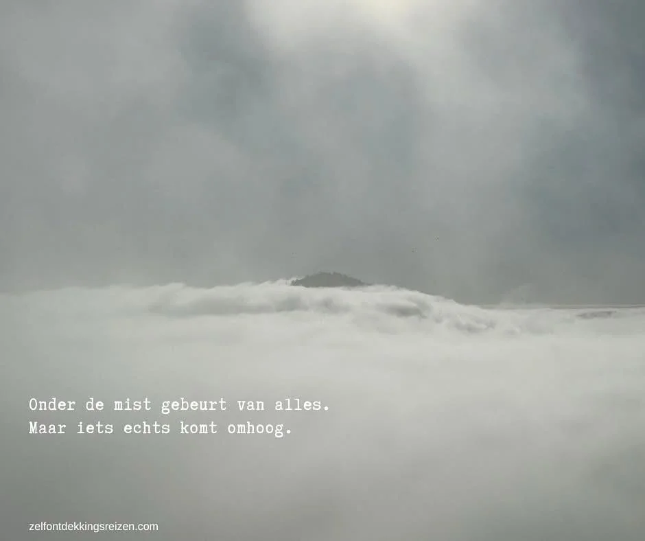 Er gebeurt veel in de wereld, maar misschien gebeurt er nog wel veel meer achter de voordeur van mensenlevens.

Het leven begint vragen te stellen.

Over een carri&egrave;re, een relatie, een plek om te wonen of over een manier van leven die ooit klo