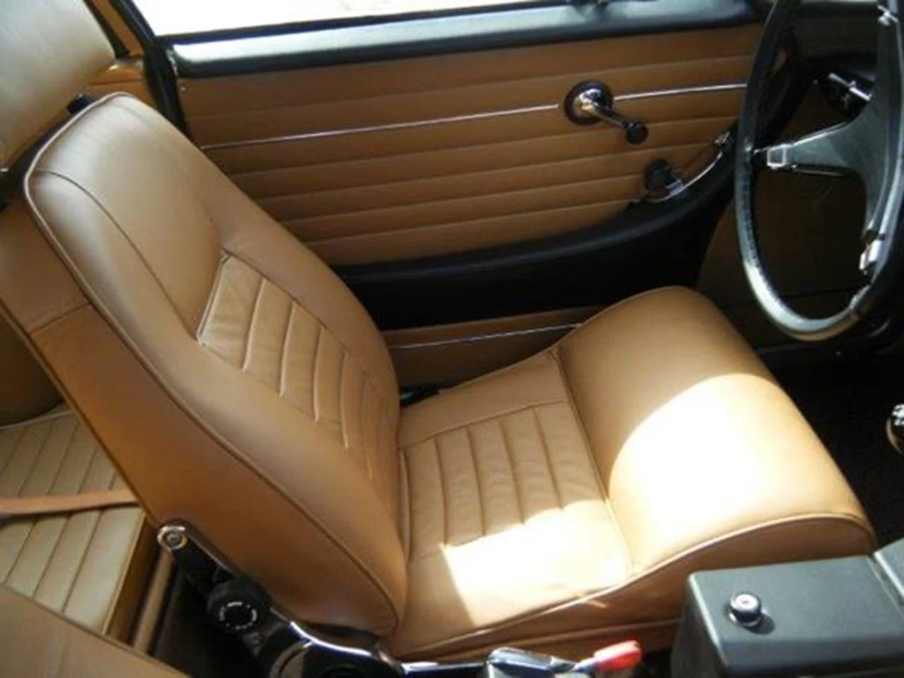 volvo1800e-15big.jpg.jpeg