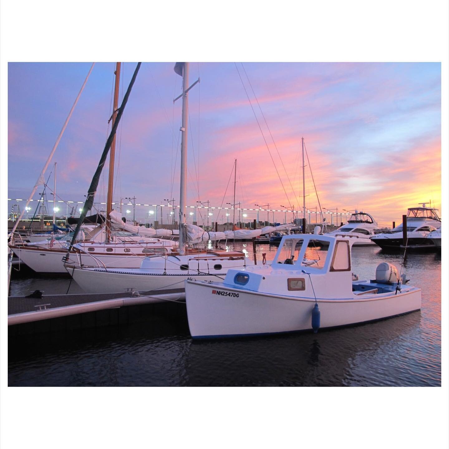 What a lovely family of boats! Come by the marina this Thursday? July 28th for a social hang. We&rsquo;ll be chatting and boating and loving our summer maritime lives ☺️ RSVP to NYC@SAILINGCOLLECTIVE.COM. See you there!

📷 @tylerdrown