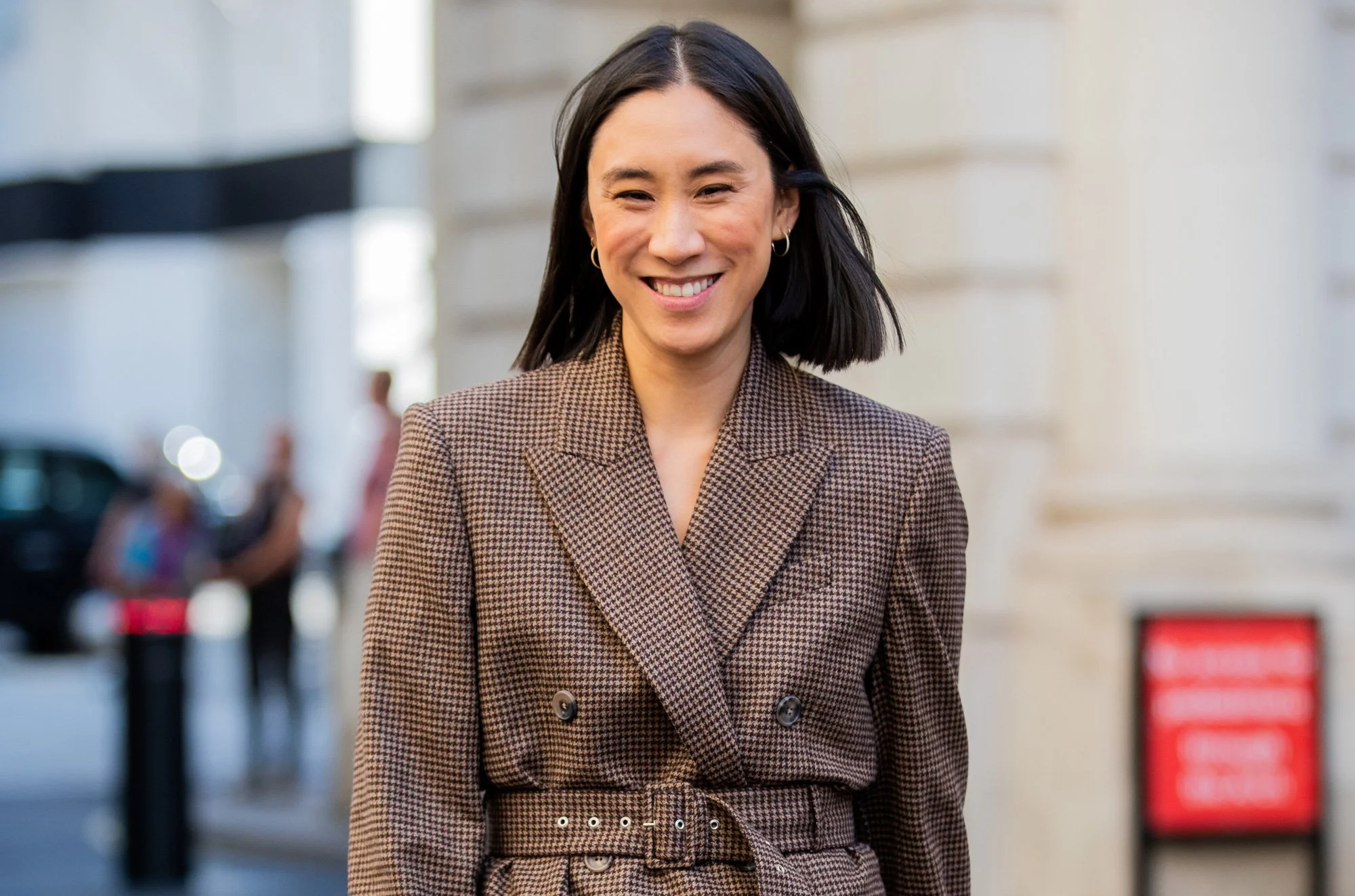 3 execs who use social media to turn their side hustles into money-makers