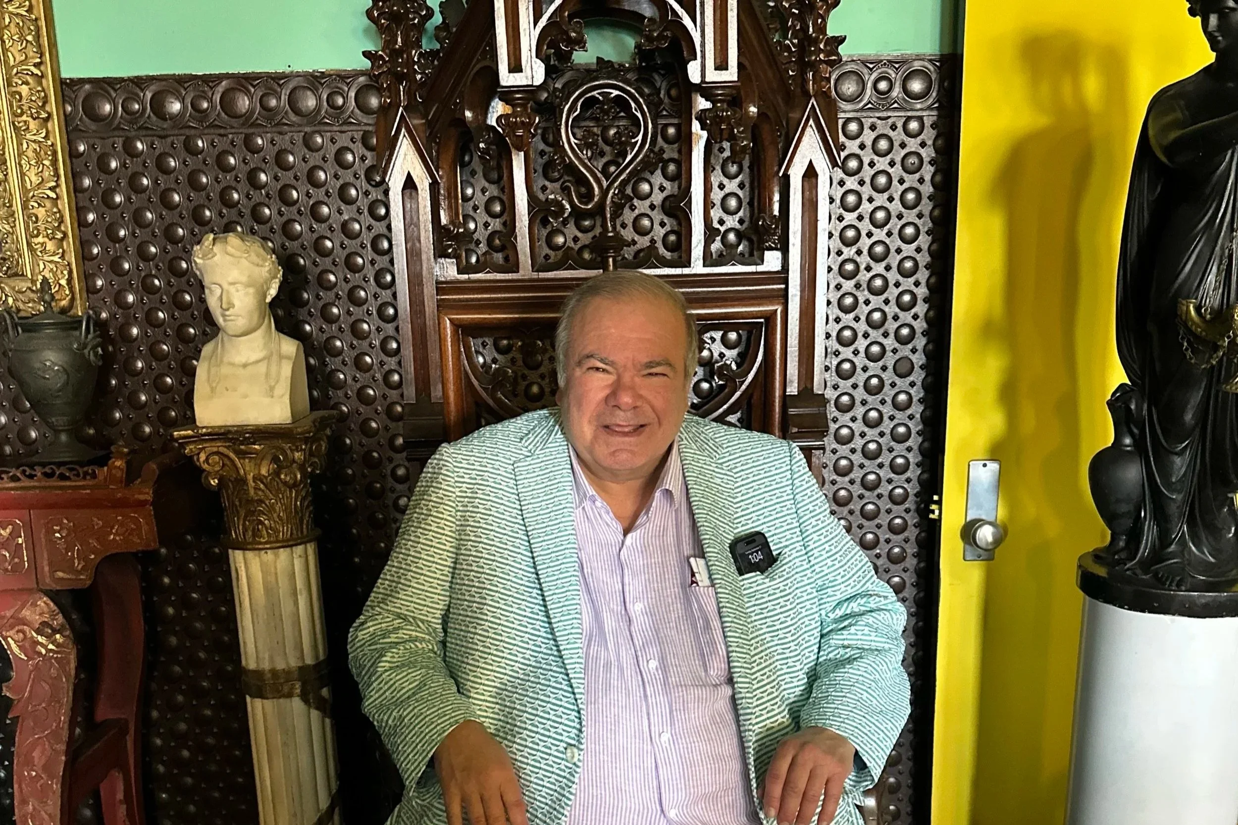 Celebrating Beauty, Generosity, and Friendship: Hunt Slonem in the Giving Tuesday Spotlight