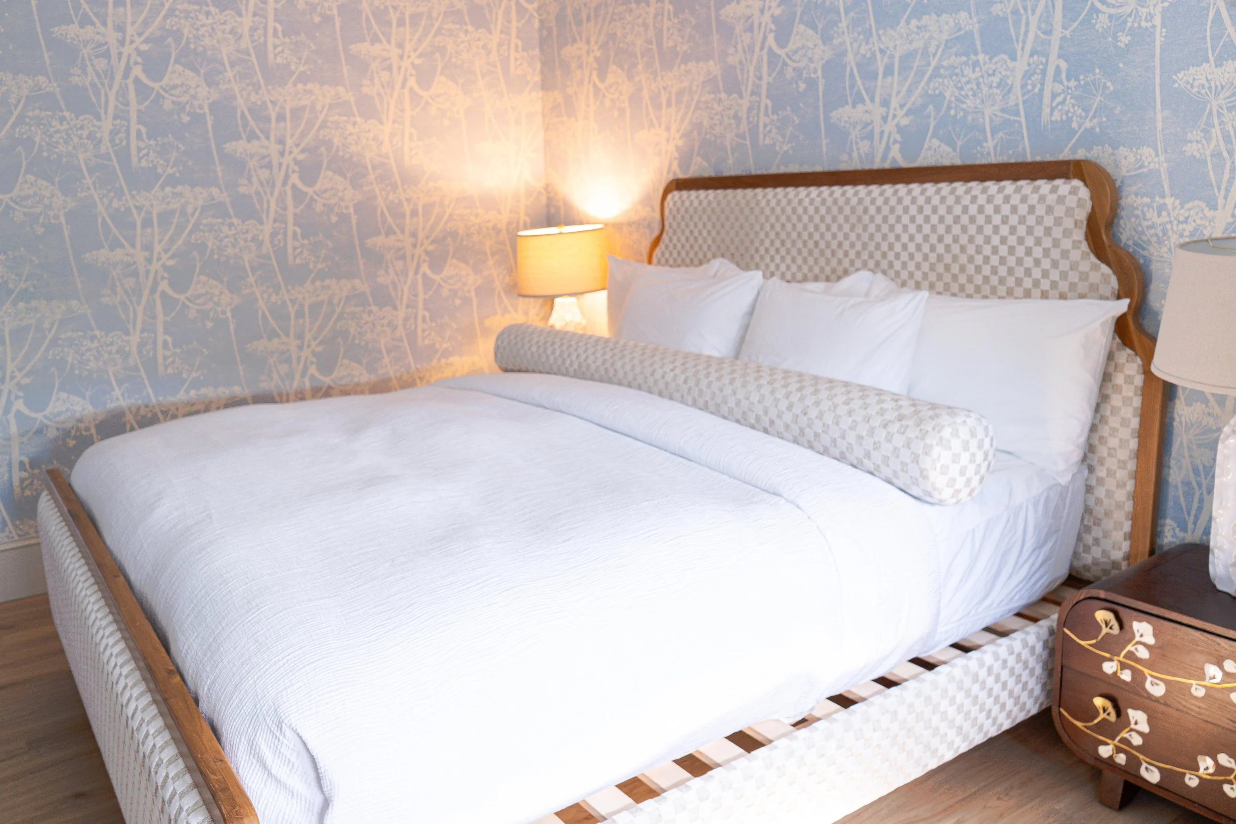 hotel-thaxter-trillum-suite-king-bed-portsmouth-nh.jpg