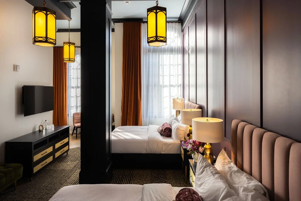hotel-thaxter-room-1-double-queen-overview.jpg