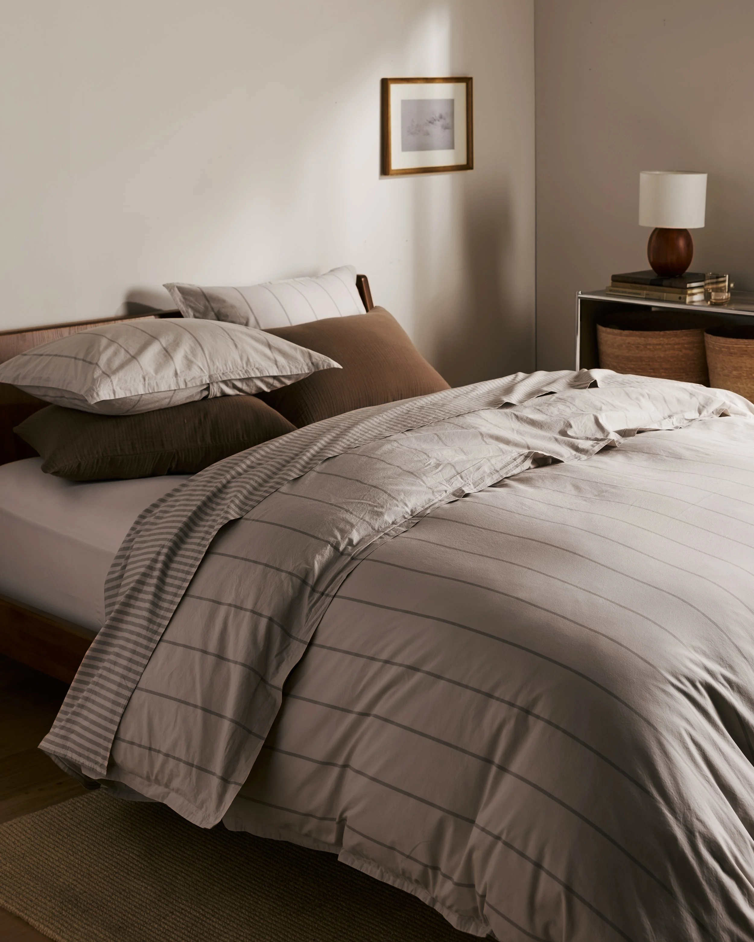 percale_pebble-stripe_organic-cloud-cotton_warm -grey_lifestyle_1207.jpg