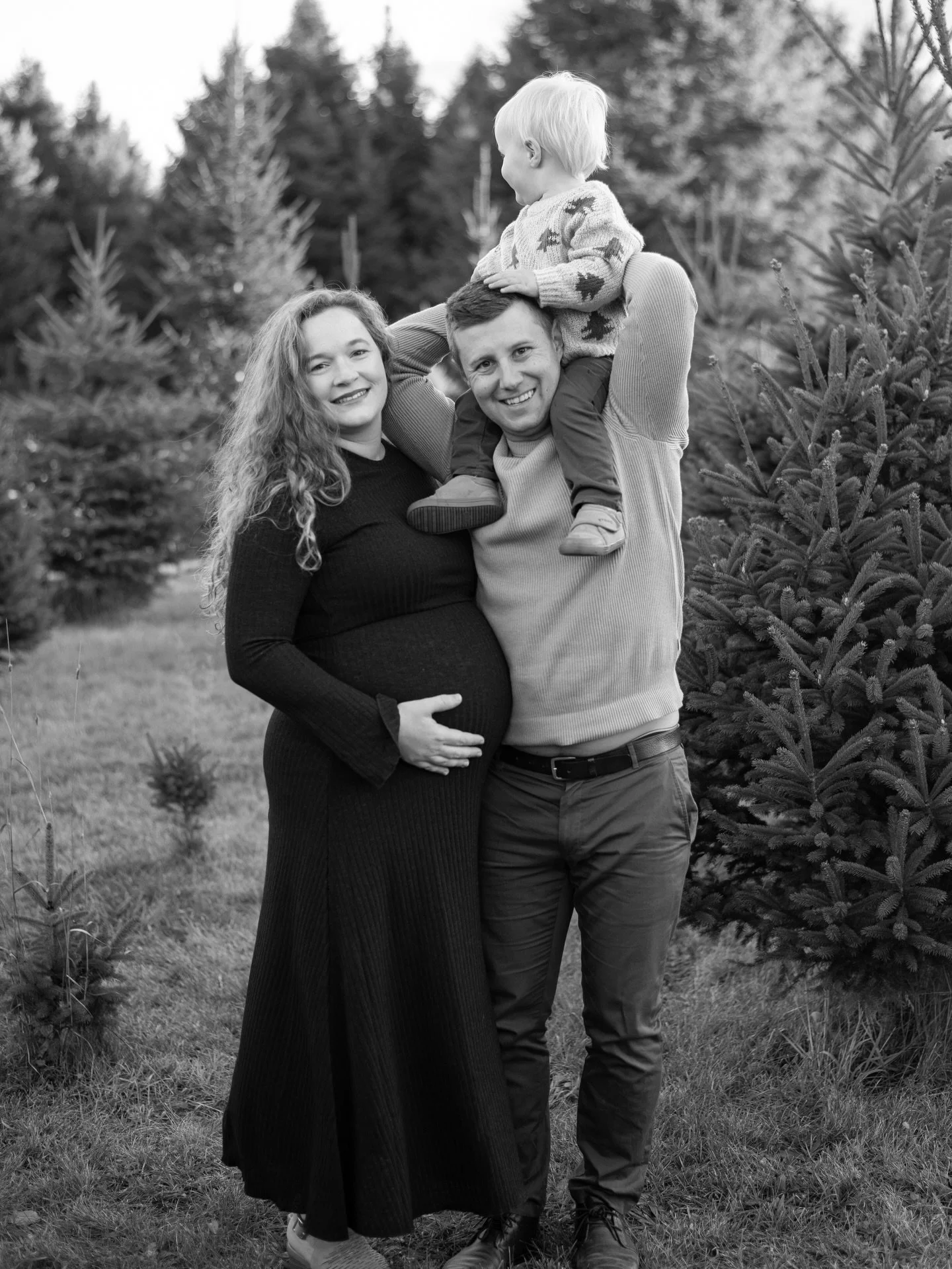 FIVE DAYS TIL CHRISTMAS WHAT?! We are officially on our way to my mummy in law&rsquo;s for the holidays 🎁 And this little babe is currently lined up to be my first session in the new year 😍 May you all find rest, cuddles, and warmth over the holida