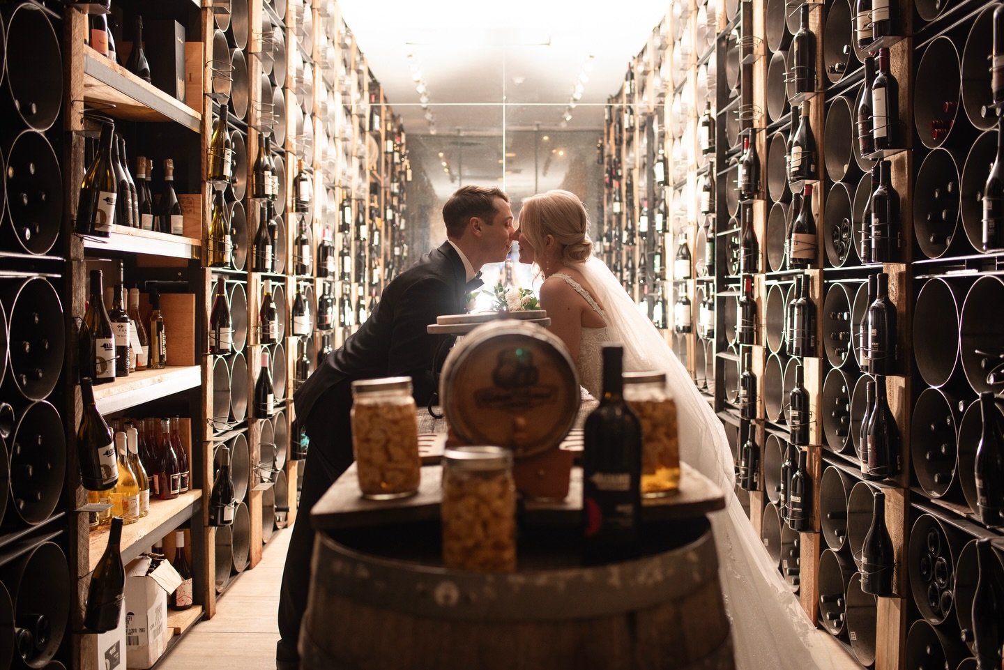 Today. Was. The PERFECT first wedding of the year ✨
&bull;
Venue: @hockleyvalleyresort 
Coordinator: @eventsby_belle 
Hair: @marigold_aster_hair @koleenangelia_hair 
Makeup: @thatdivaenergy.esthetics 
Florals: @cedarandstone_