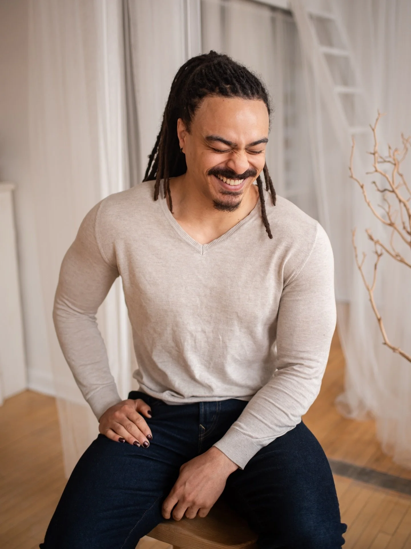 Why are my friends so pretty?! Also the shit I say to get people to laugh for photos is obscene. But of all the cool serious headshots Gabe actually needed - this one of my pal really giggling is my fave &hearts;️ Happy almost birthday Gabey! 😘