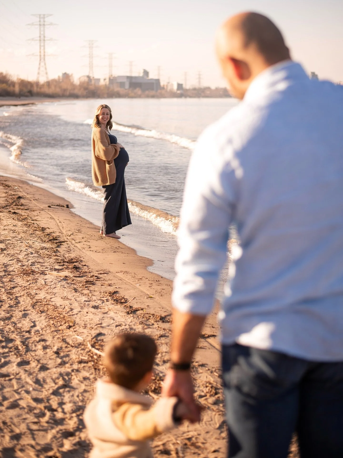 A broken camera, a pee in the woods, a poop in the pants, what more could we ask for out of our 8th session together? Last night was magical with this beautiful family who I&rsquo;ve gotten to know over the past four years ✨ Can&rsquo;t wait to meet 