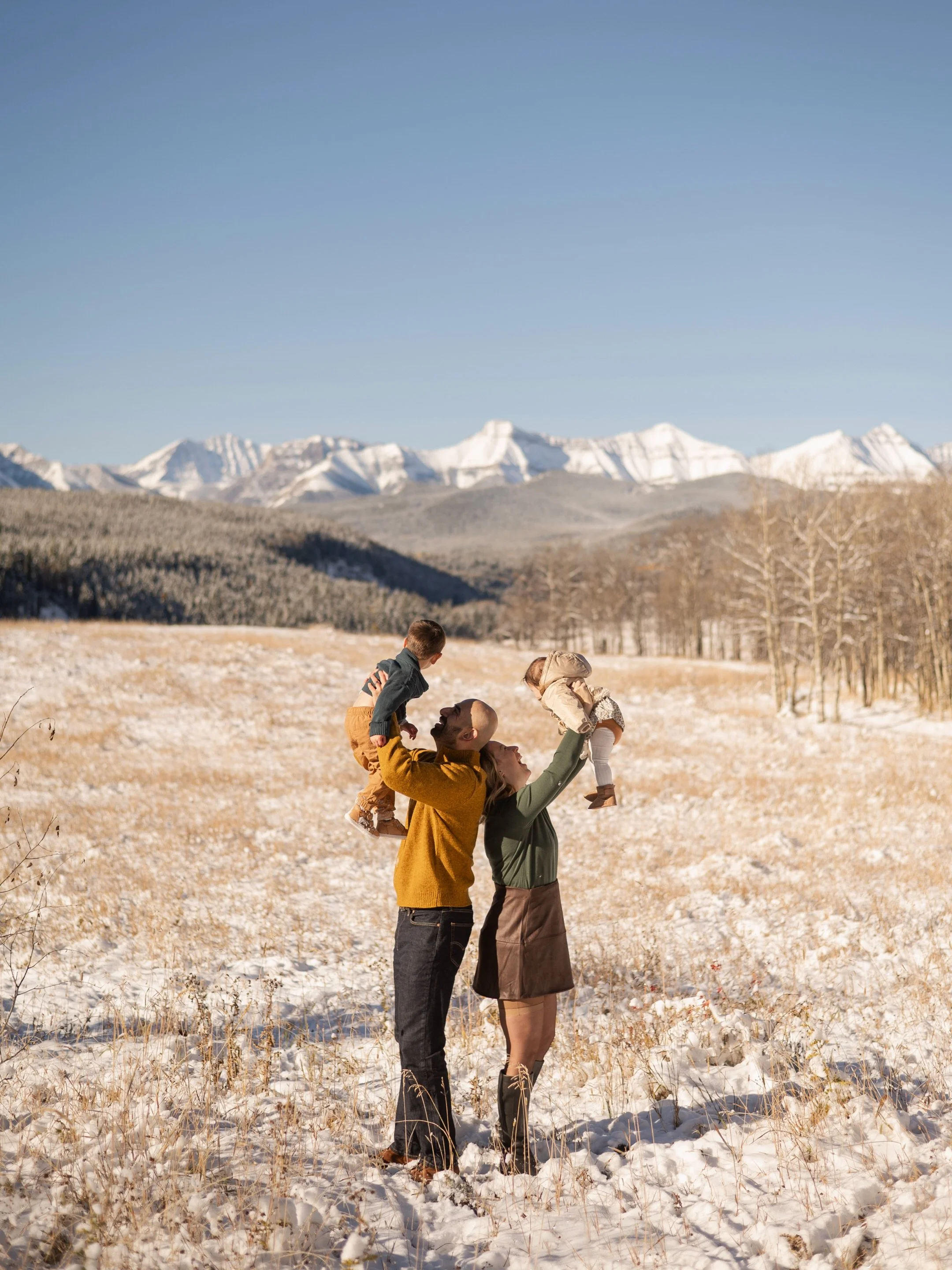 A+S broke the news that they were moving to Alberta during baby T&rsquo;s newborn session in the summer 🥺 I&rsquo;ve been photographing them for 5 years, so we didn&rsquo;t want to break tradition 😭 I said in passing I&rsquo;d be in Alberta for Tha