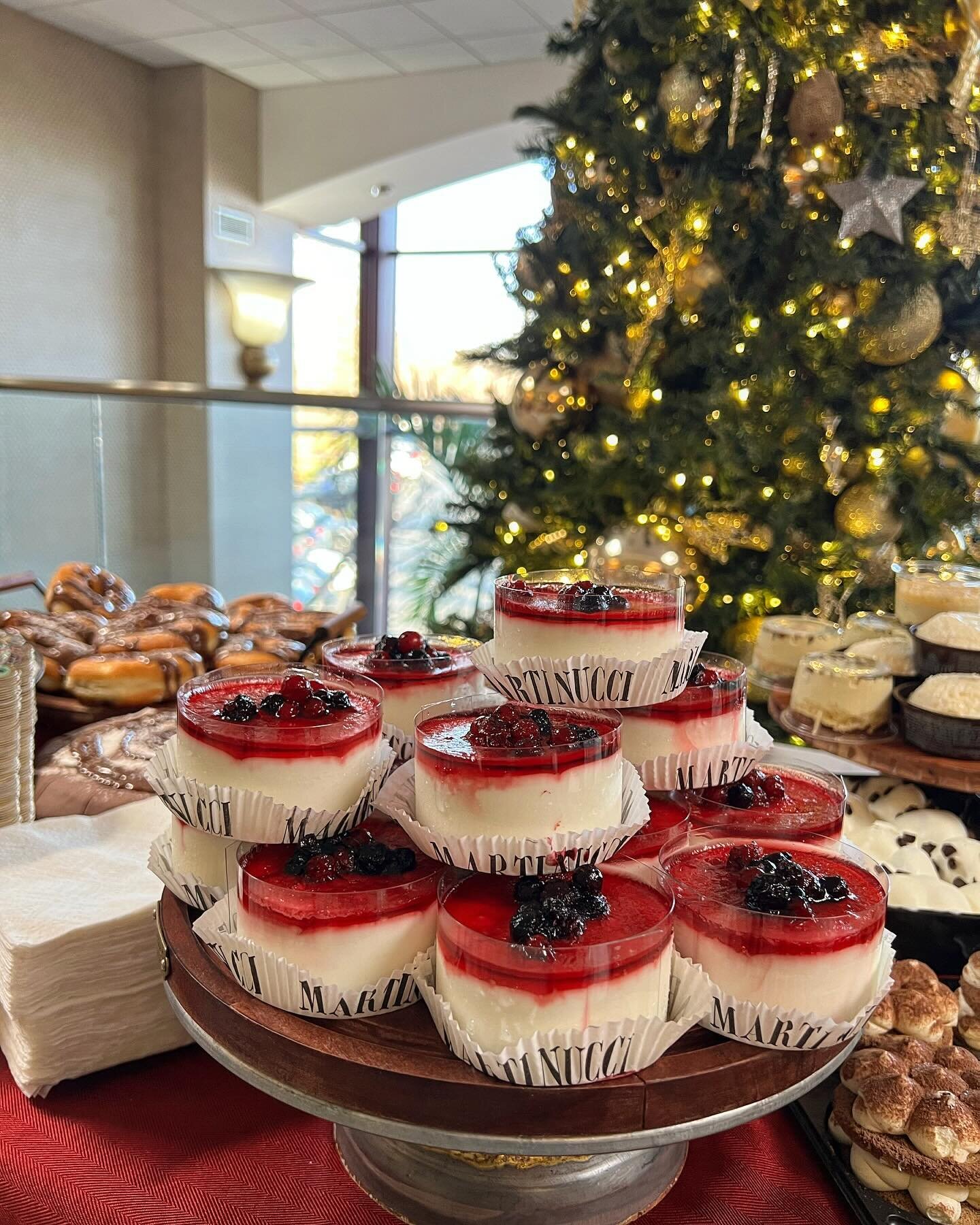Thank you @krasdale for choosing us again to cater your annual Christmas party. #desserttable #italiandesserts #italianafoods #cateringservice #nataleisc&omicron;ming
