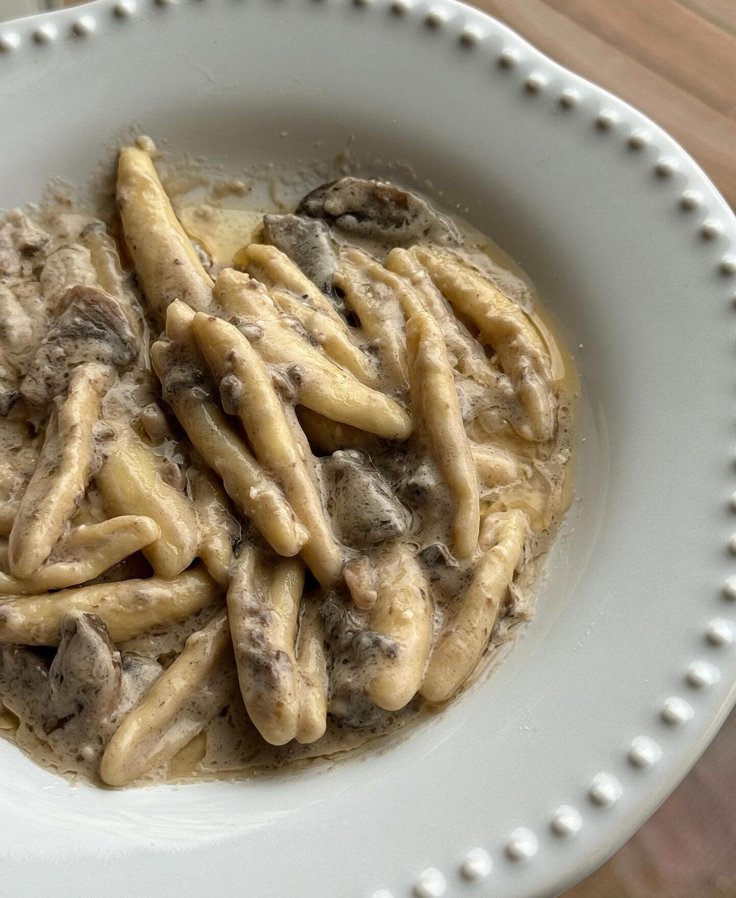 Our truffle fresh pasta with mushrooms and Italian cream. #italianafoods #catering #privateevents #freshpasta #c&omicron;&omicron;kie