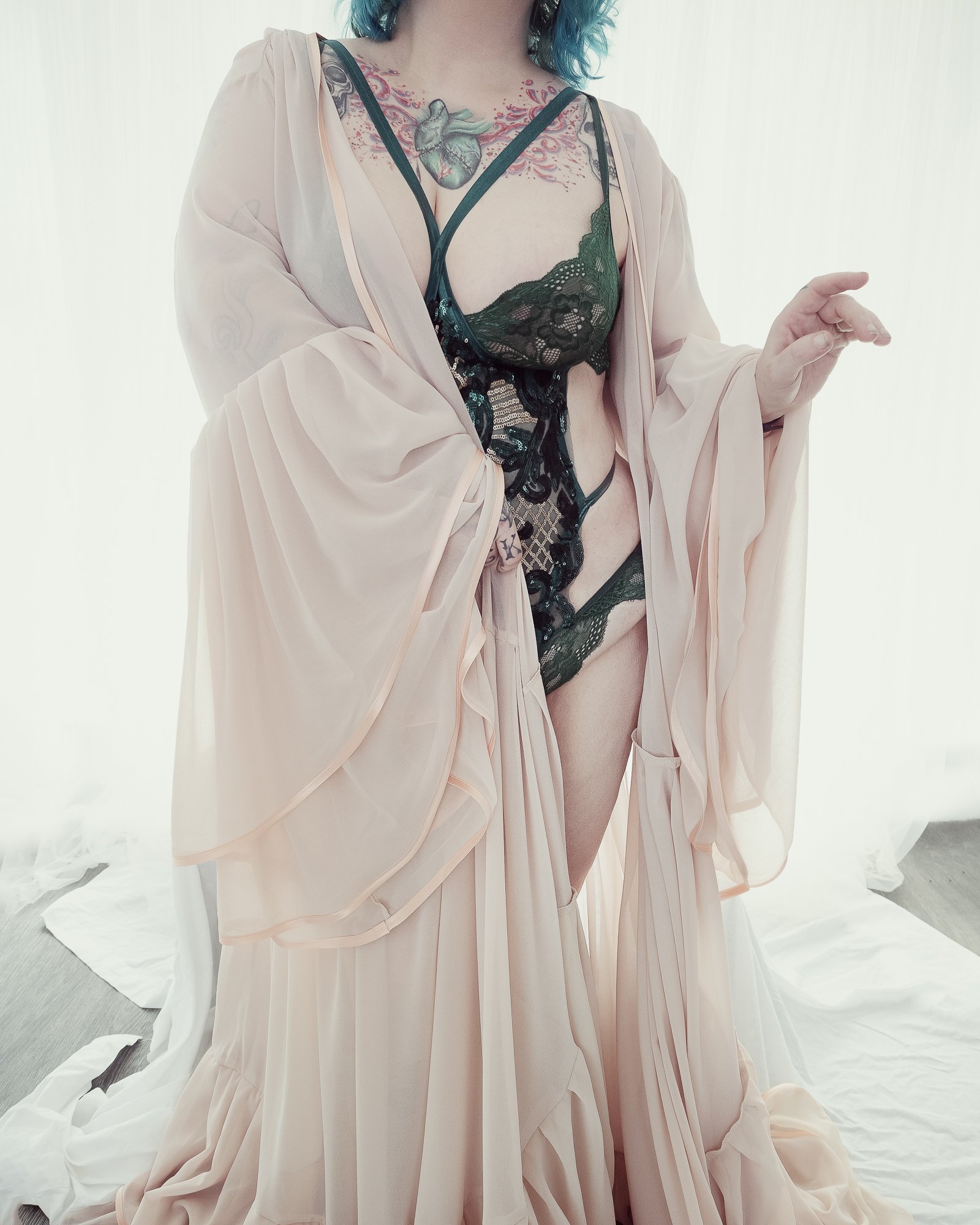 2022 07 13 selfies peignoir HIGH RES-2WEB RES.jpg