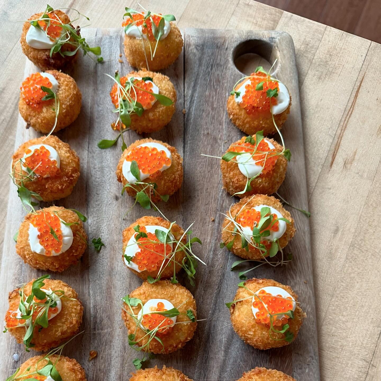 Sharing more @olympicrooftoppavilion small bites, because they are beautiful AND delicious. ✨

#privateevents #seattleevents #seattleweddingvenue #corporateevents #ballardwa #seattlerestaurants #salmonroe #beautifulfood