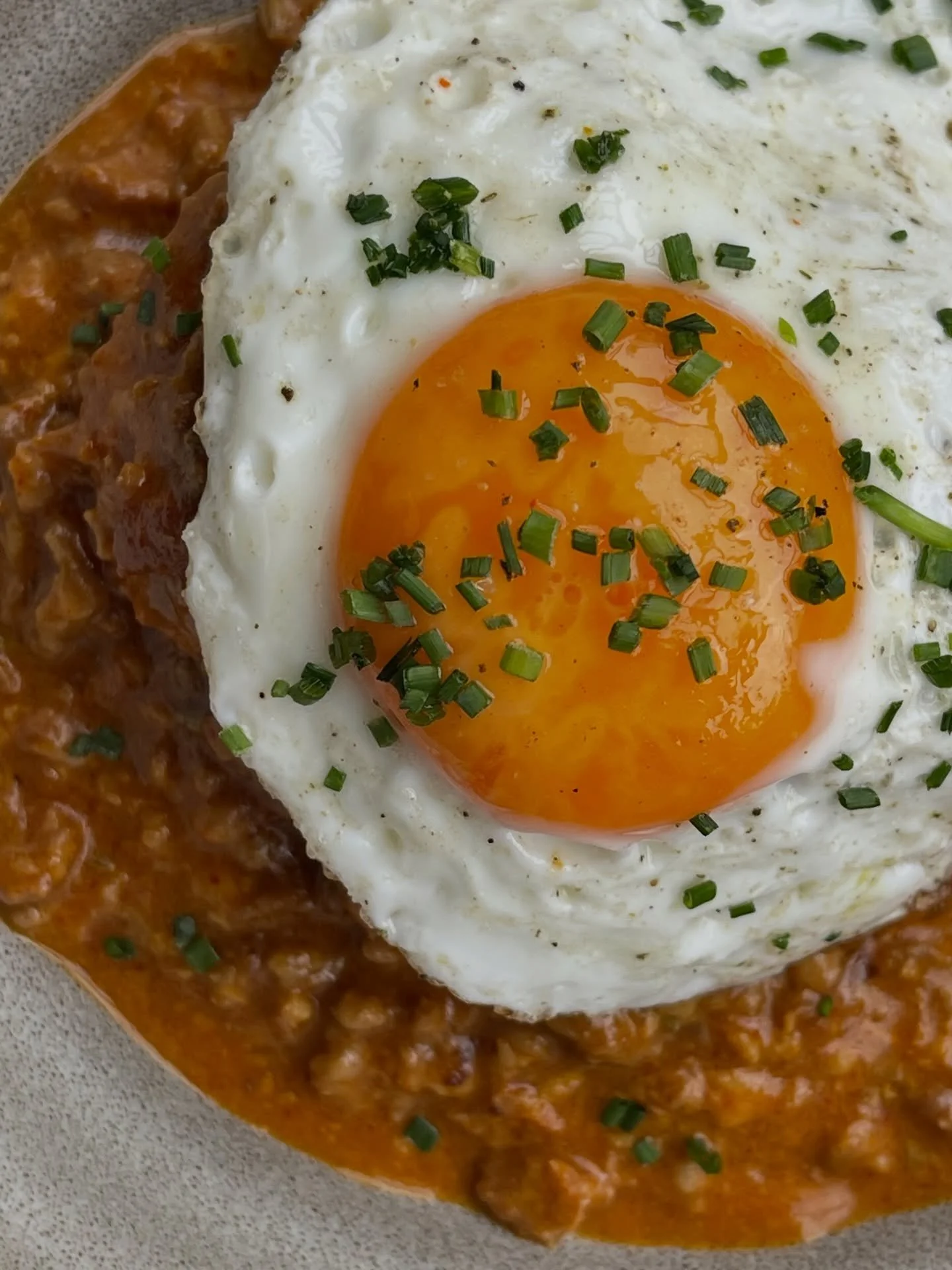 Do you like brunch? Well, join us each Sunday from 10 am to 3 pm during the @sfmamarkets. Reservations encourage but not required.

#seattlebrunch #bestbites #stoneburnerseattle #ballardwa