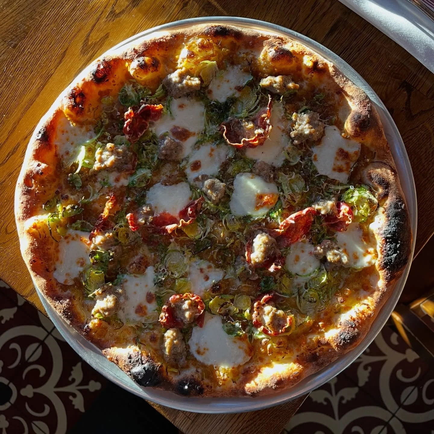 Hey @hotelballard guests! Don&rsquo;t forget &mdash; we offer a little in room service for you when you&rsquo;re at the hotel. If you&rsquo;re not up for visiting the restaurant, we offer a smaller menu that works well in-room 🍽️

#roomservice #hosp