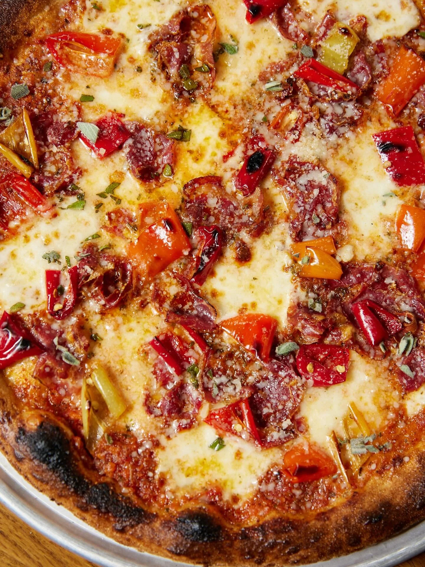 Over here getting ready for a cozy weekend. Stroll down for a visit. Celebrate #WAWine month with that RED SAUCE flight. Doors open at 4:30 pm. Reservations are open online or just pop in. We always have tables and bar tops open for walk-ins.

#stone