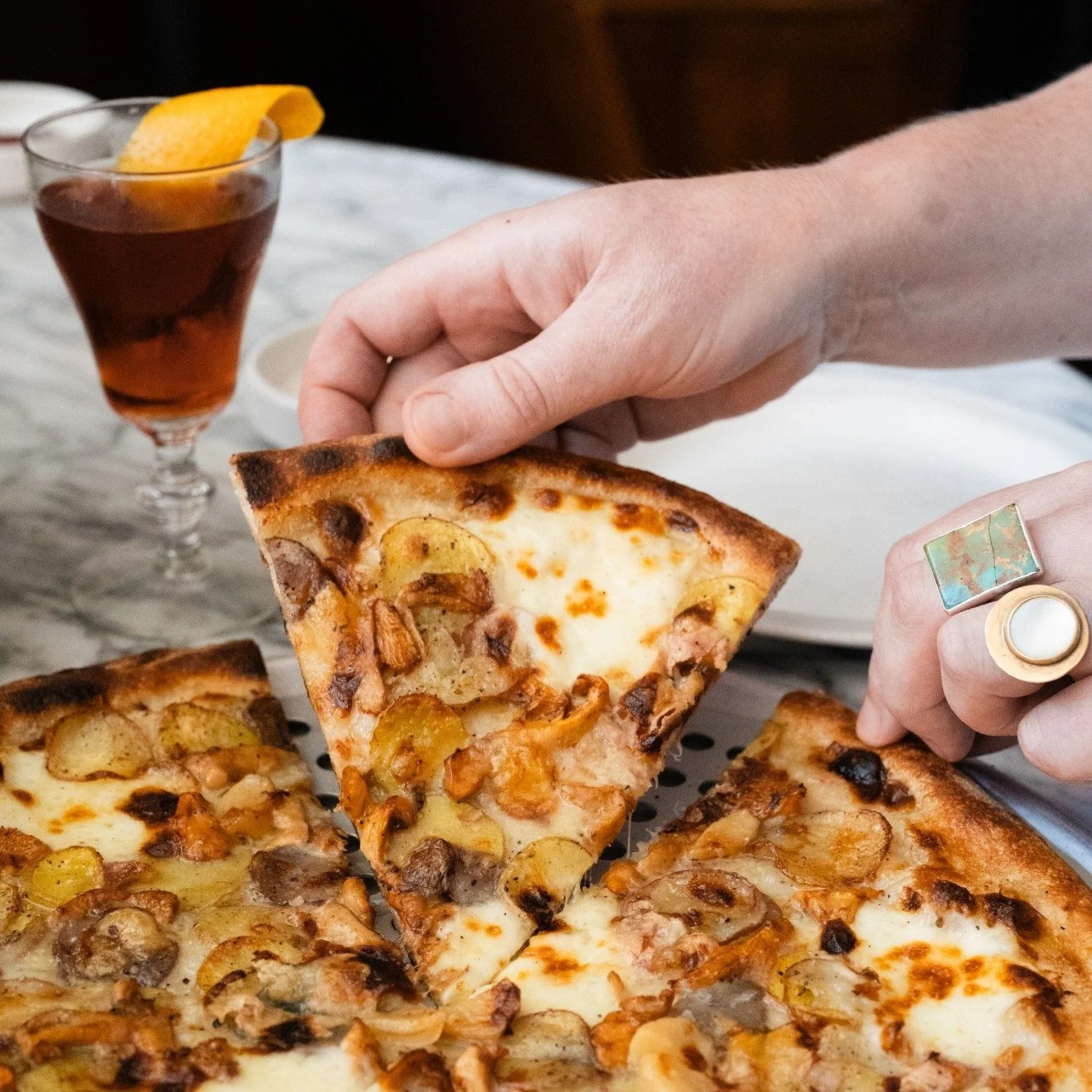 DID YOU KNOW: If you're a guest at Hotel Ballard, you have access to order off our Room Service menu? It's true. Stoneburner in bed? We can make this happen. Tell your out-of-town guests! 

#stoneburnerseattle #roomservice #ThankAFarmer