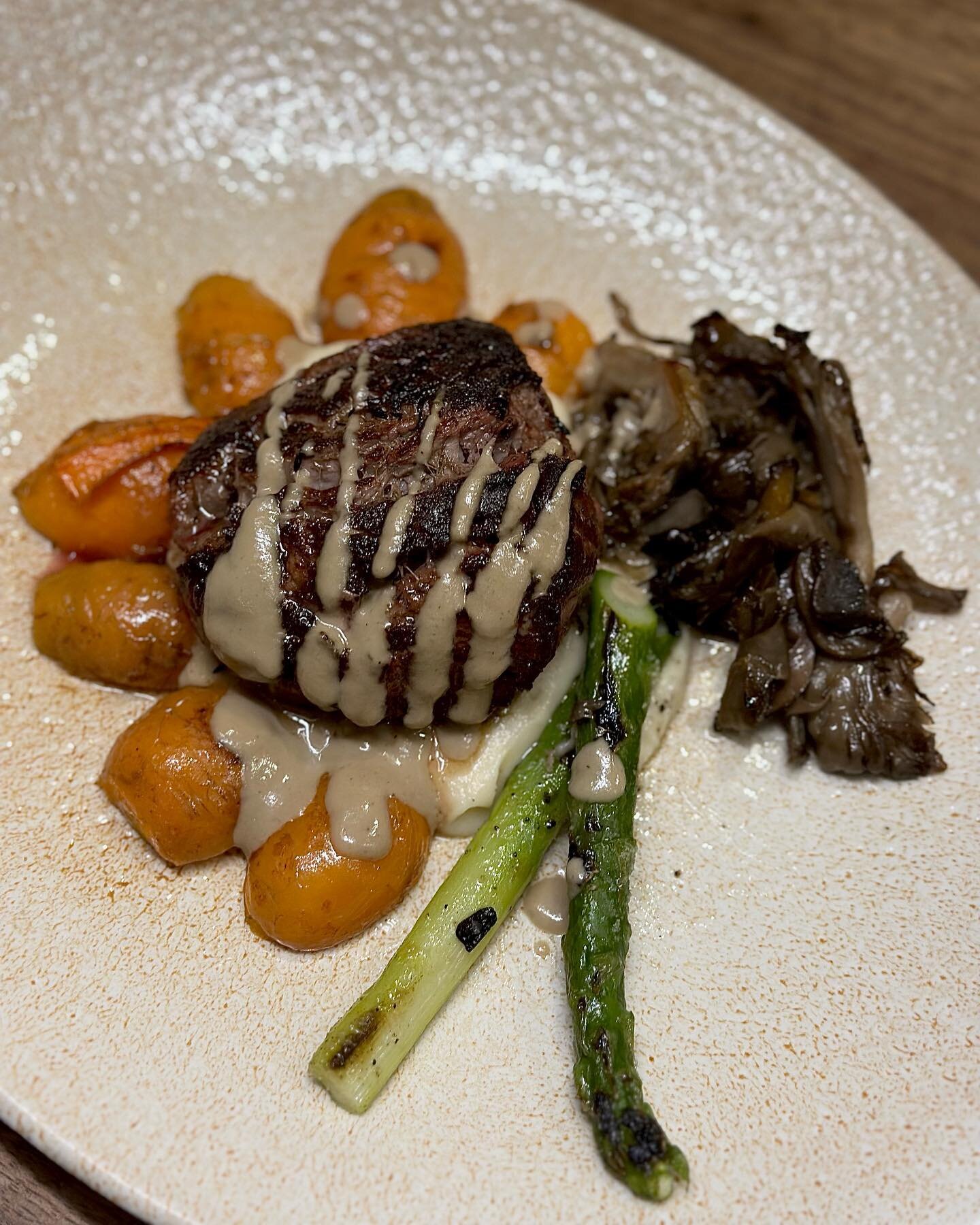 Pan Roasted Beef Tenderloin Steak
charred asparagus | wild mushroom | roasted baby carrots | celery root pur&eacute;e | mushroom emulsion 
Only at Clarity 🍽️ 

#clarityvienna #tasteofvienna #dcfinest #foodiegram #finedining #tysonscornerrestaurants 