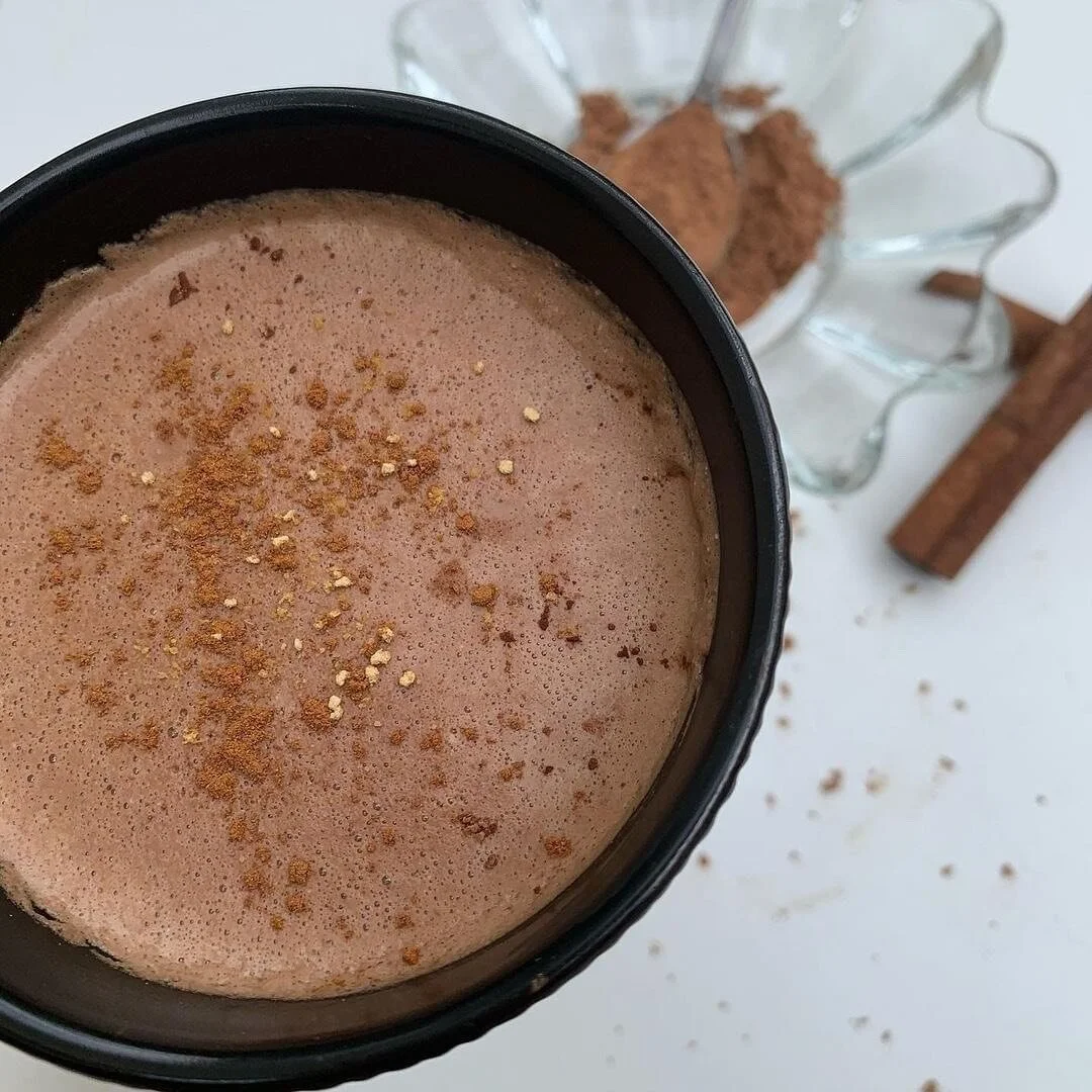 @beanandslim Seamoss Cocoa &ldquo;morning cup of comfort&rdquo; recipe
.
1 banana 
1 teaspoon unsweetened cocoa powder
1/8 teaspoon of cinnamon
8 dashes of ginger 
12-13 oz almond or oat milk 
3 Tablespoons of hemp seeds 
1 teaspoon seamoss 
Agave fo