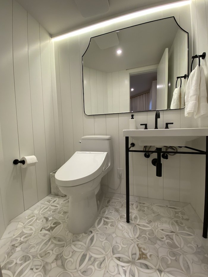 neutral-modern-bathroom-toilet-sink.jpg
