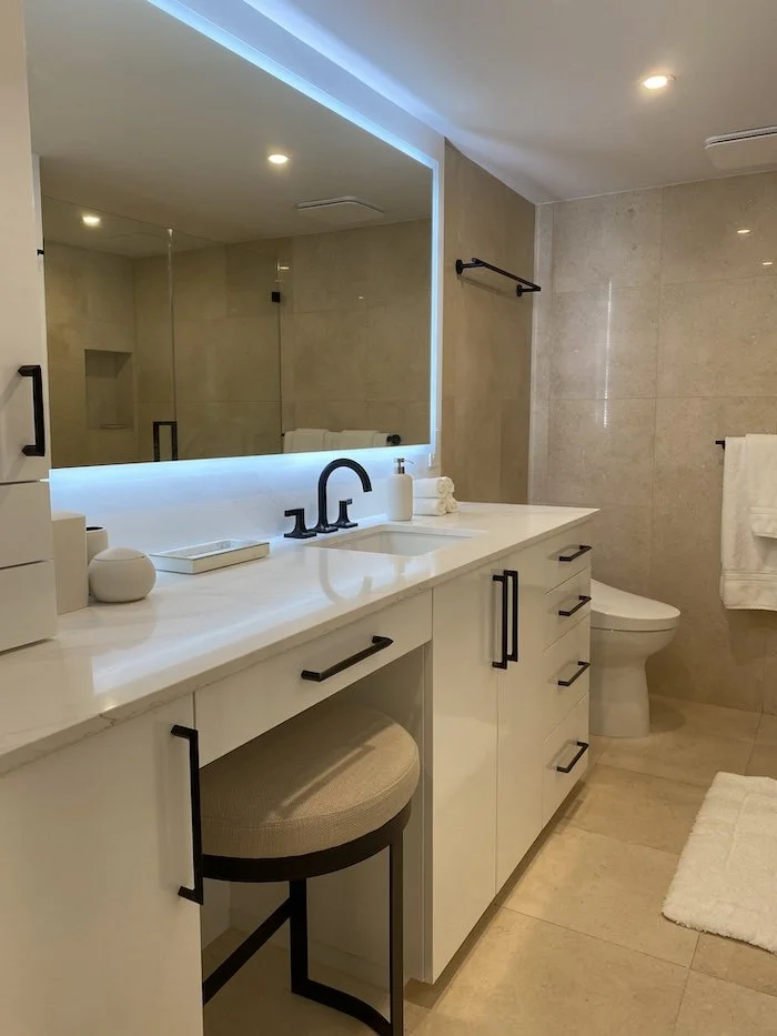 neutral-bathroom-modern.jpg
