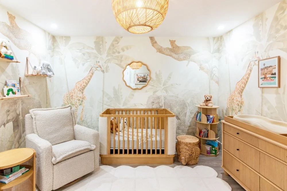 baby-nursery-safari-wallpaper.jpg