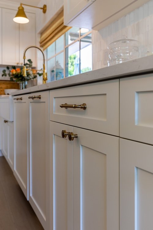 white-modern-farmhouse-cabinets.jpg