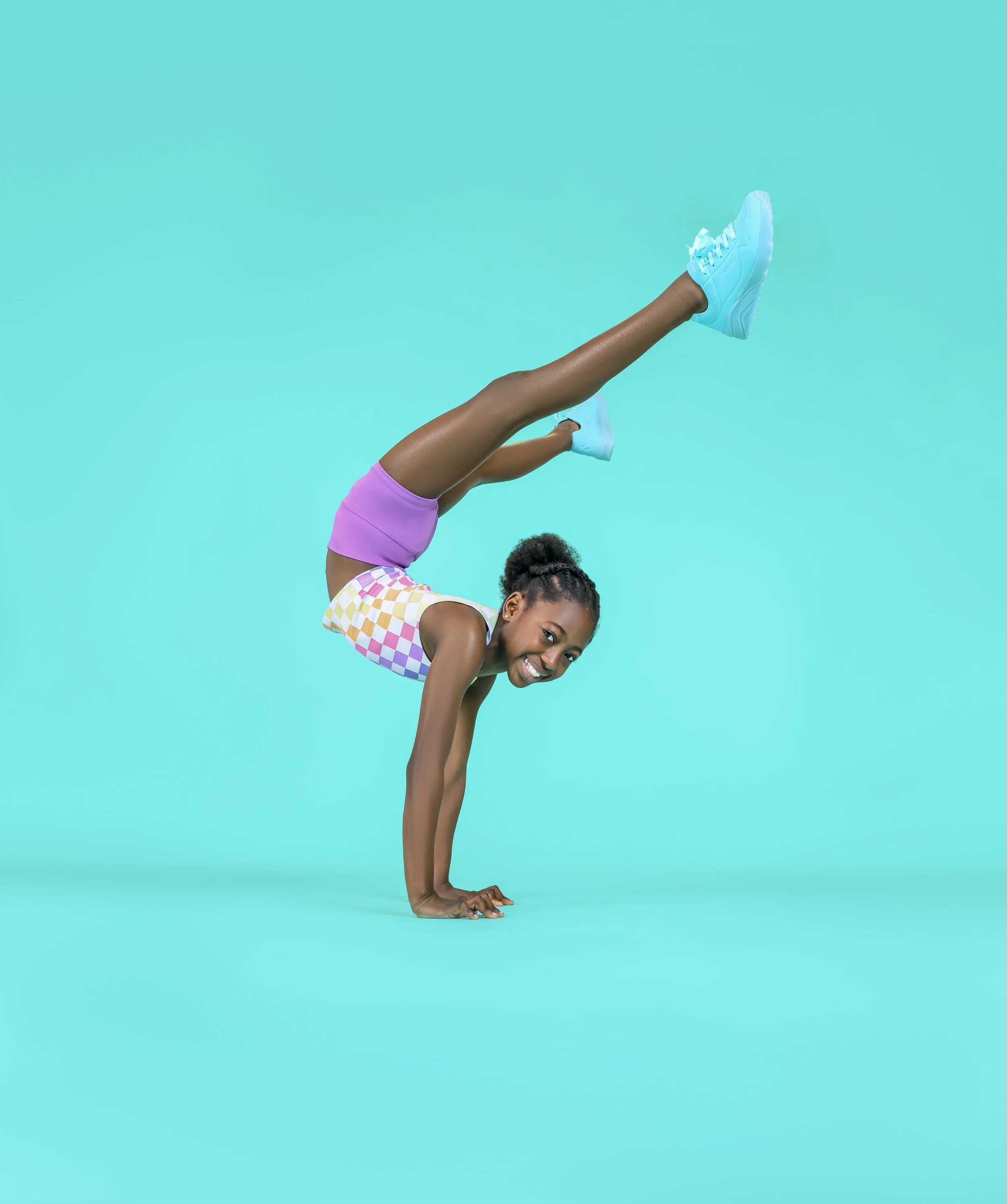 Activewear — handstand