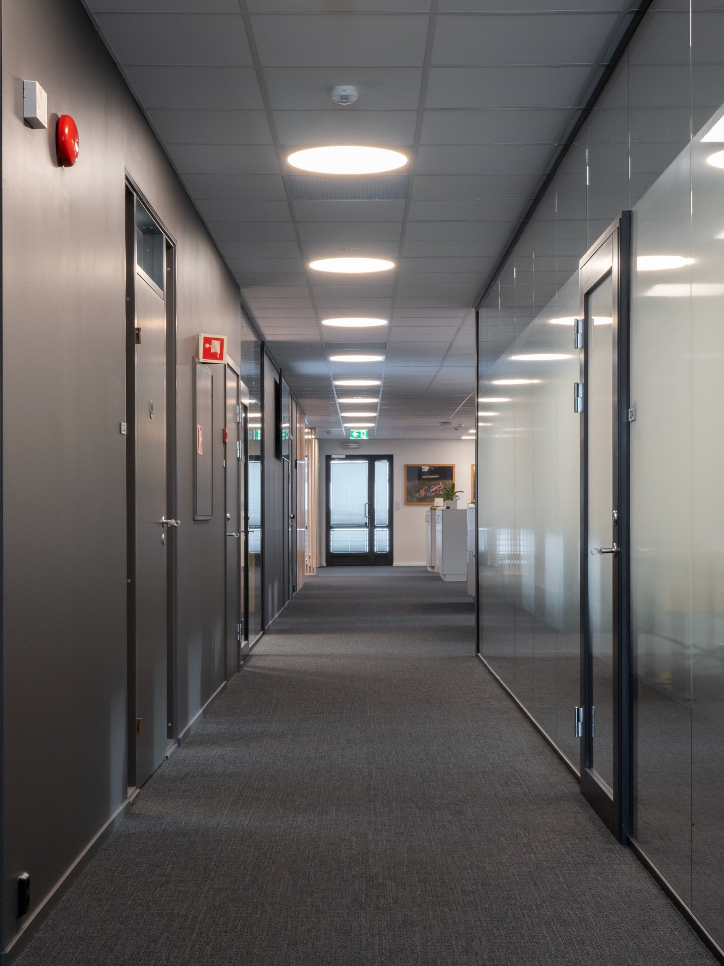 Nytt prosjekt: Telenor Skien. P&aring; gulvet: Milliken teppefliser i serien Nordic Stories og TTC119-27 Ash Blanket med 31 dB akustiske egenskaper p&aring; en 8,9 mm tykk konstruksjon. Se flere bilder og les mer om prosjektet p&aring; pg.no. Link i 