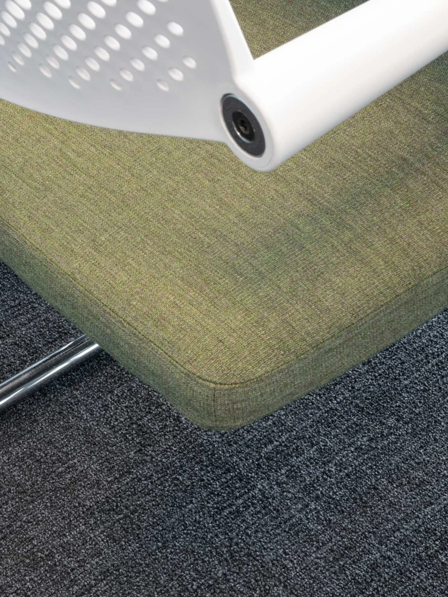 Nytt prosjekt: Telenor Skien. P&aring; gulvet: Milliken teppefliser i serien Nordic Stories og fargen TTC119-27 Ash Blanket med 31 dB akustiske egenskaper p&aring; en 8,9 mm tykk konstruksjon. Se flere bilder og les mer om prosjektet p&aring; pg.no. 