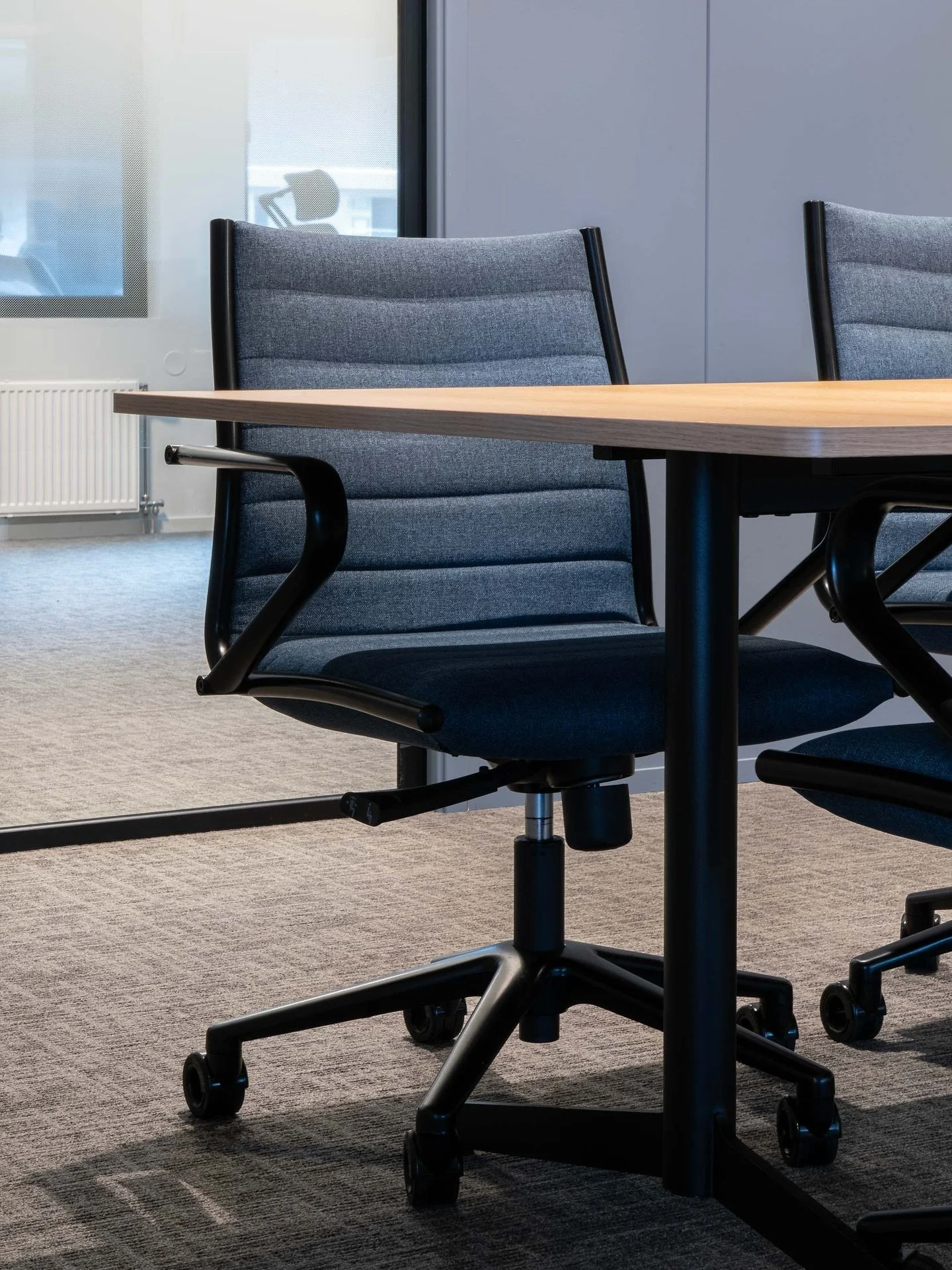 Nytt prosjekt: BDO Skien. P&aring; gulvet: Milliken, Nordic Stories, TTC122-120 Spiritland, 31 dB, 8,9 mm tykkelse, 50 &times; 50 cm. Les mer p&aring; pg.no. Link i bio.