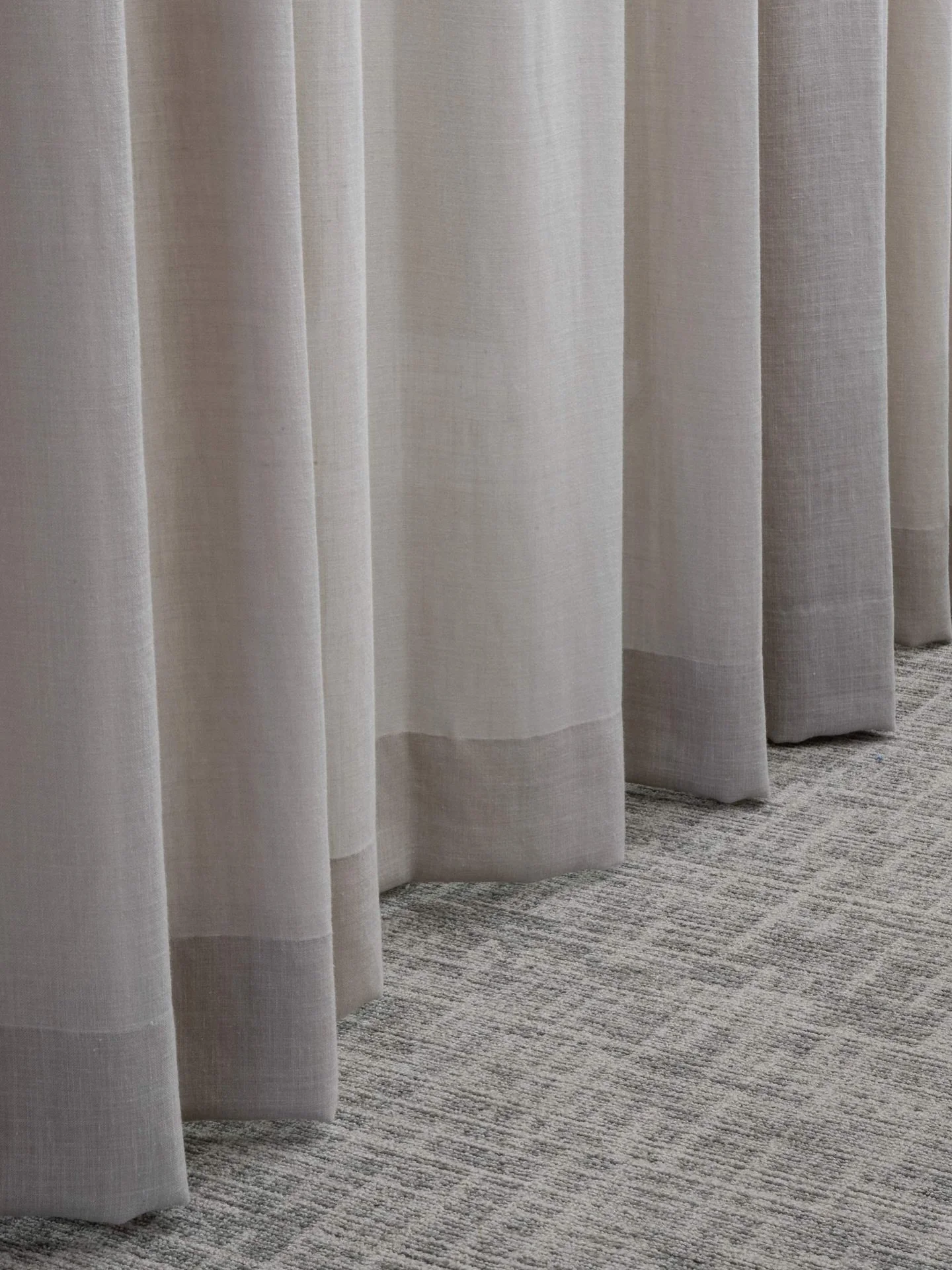 Nytt prosjekt: Genus. N&aring;r akustikk, slitestyrke, fleksibilitet og materialitet spiller sammen, skapes et arbeidsmilj&oslash; som b&aring;de ser gjennomf&oslash;rt ut og fungerer i praksis &ndash; hver dag.
Les hele prosjektbeskrivelsen p&aring;