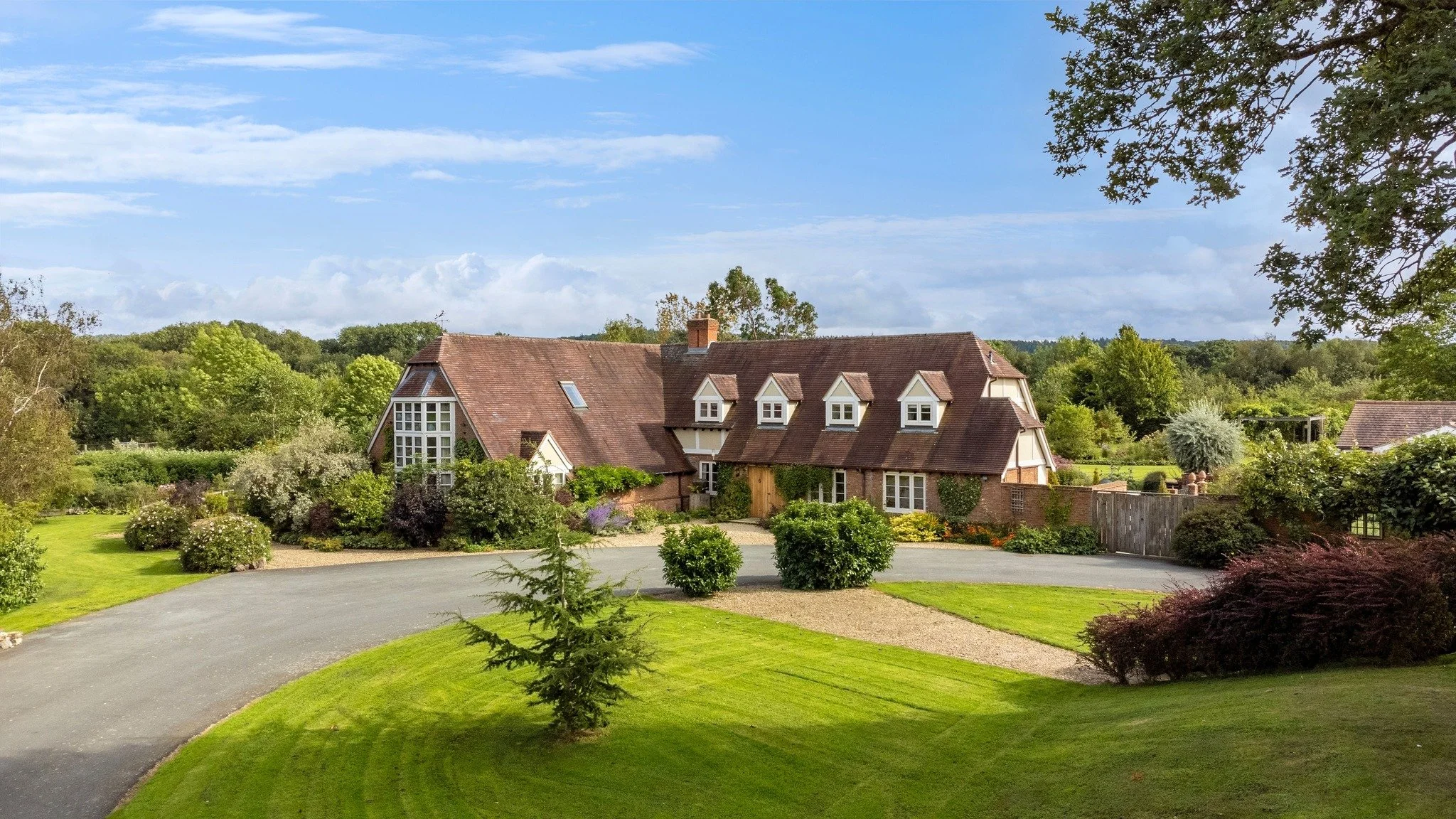 EXCHANGED! ✨

We are delighted to have exchanged contracts on Hargrove - An exceptional country estate in an idyllic secluded setting surrounded by 100 acres of landscaped gardens, parkland, paddocks and woodland with an excellent cottage and first c