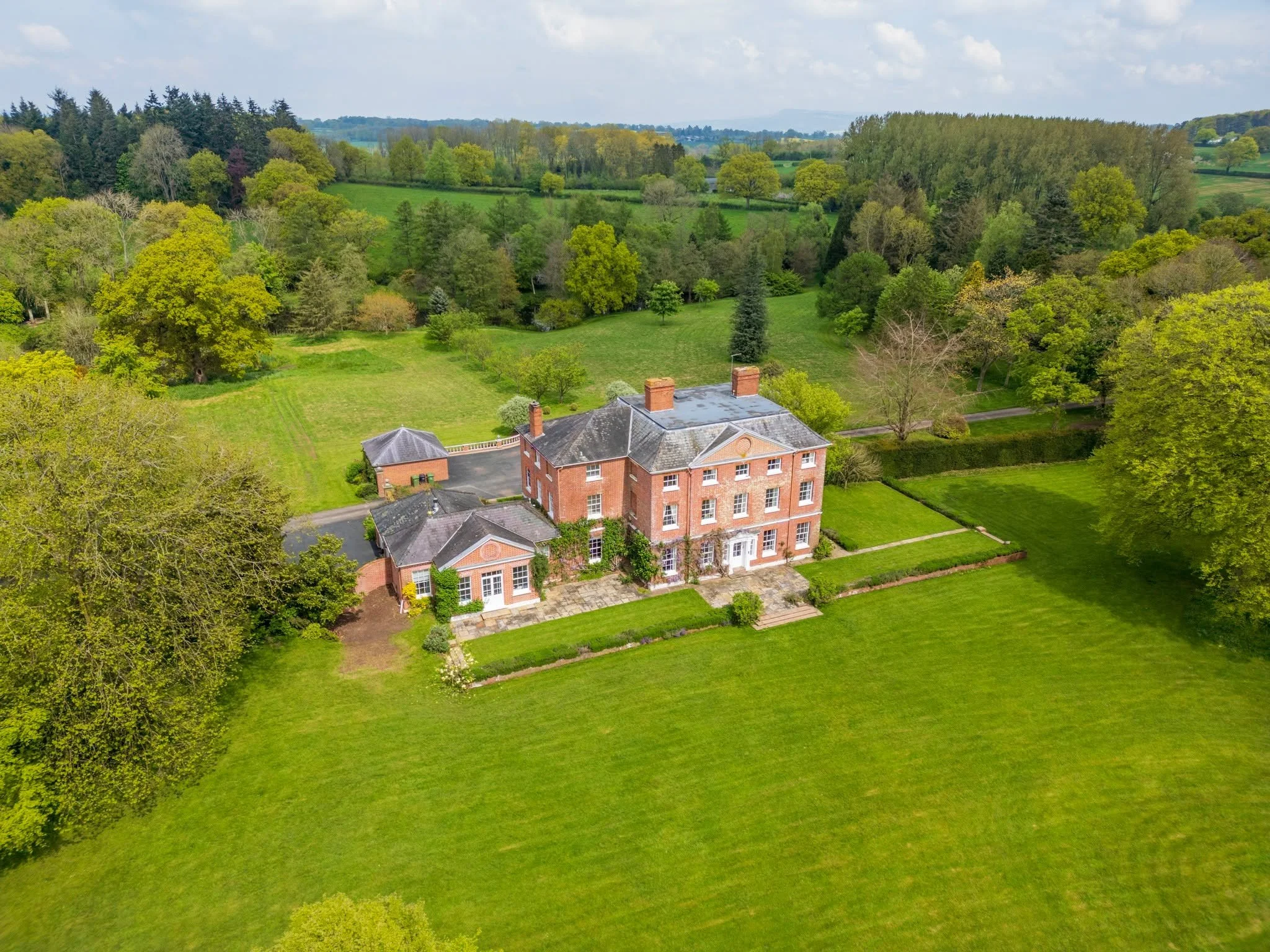 The Pudleston Estate, Pudleston, Leominster, Herefordshire, HR6 0RA 🏡✨

Guide price - &pound;2,350,000

An exceptional Grade-II listed Georgian Country House with beautiful gardens and grounds set in a total of 21.74 acres.

#Property #ForSale #Esta