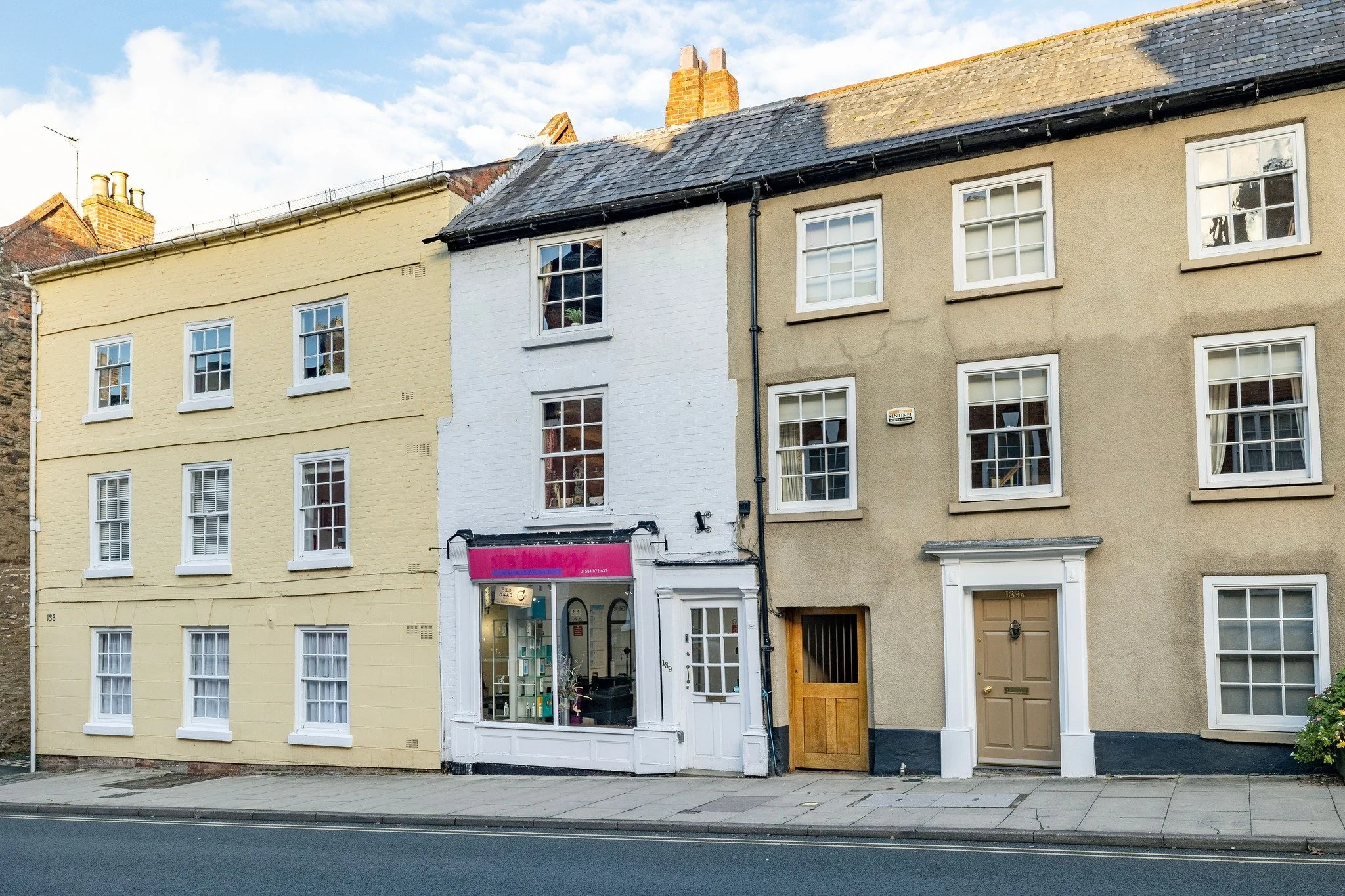 139 Corve Street, Ludlow, Shropshire, SY8 2PG 🏡

A Grade-II listed character property boasting tremendous flexibility.

Guide price - &pound;240,000

#Property #TownHouse #Ludlow #Shropshire #EstateAgents